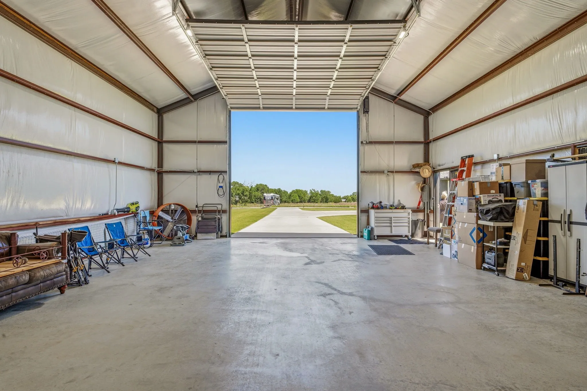 Single Family Residence For Sale in Parker County , 2016 Sonora Way, Poolville, Texas 76487, 3 Bedroom, 3 Bathroom, 3 Garage spaces, 2,550 Sqft, built in 2022, mls#21270869, Real Estate Agent in Poolville, Homes For Sale in Parker county, Homes For Sale in Poolville, Realtor in Poolville Texas, Real Estate Brokerage Independent Realty Texas, Luminita Cordes Realtor