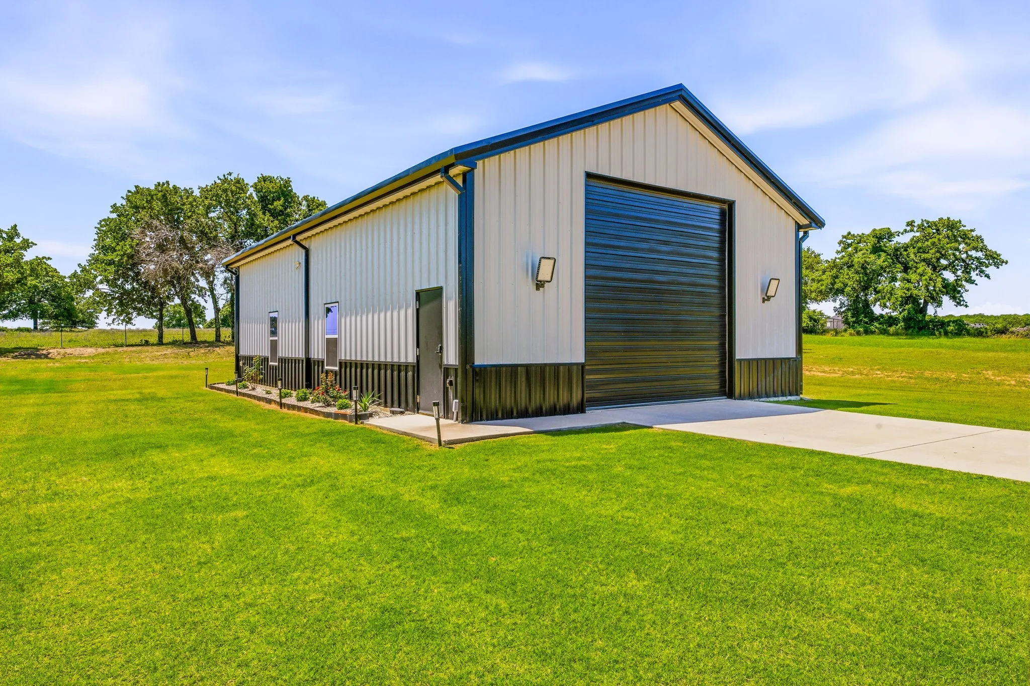 Single Family Residence For Sale in Parker County , 2016 Sonora Way, Poolville, Texas 76487, 3 Bedroom, 3 Bathroom, 3 Garage spaces, 2,550 Sqft, built in 2022, mls#21270869, Real Estate Agent in Poolville, Homes For Sale in Parker county, Homes For Sale in Poolville, Realtor in Poolville Texas, Real Estate Brokerage Independent Realty Texas, Luminita Cordes Realtor