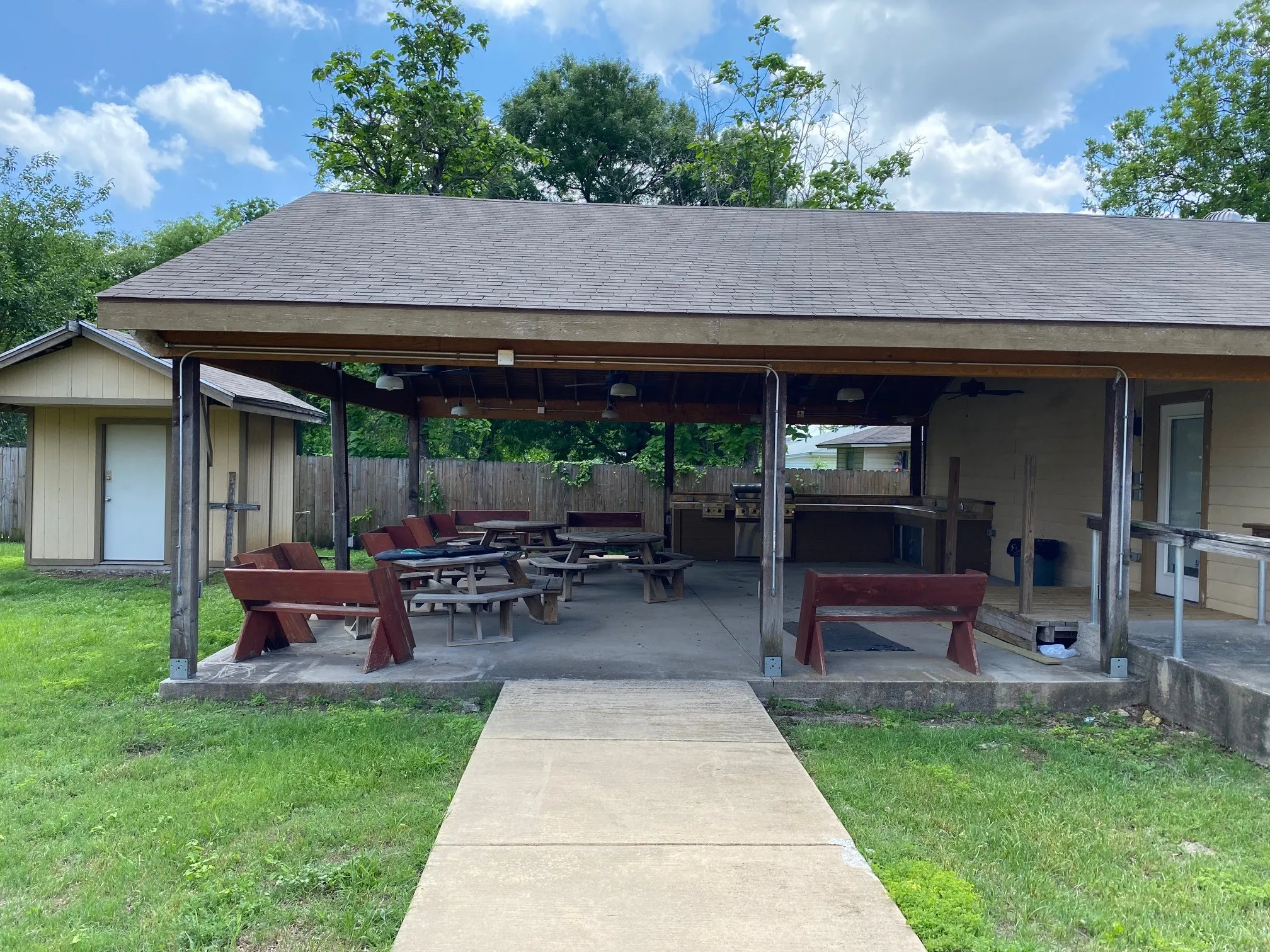 Covered Patio and outdoor kitchen.