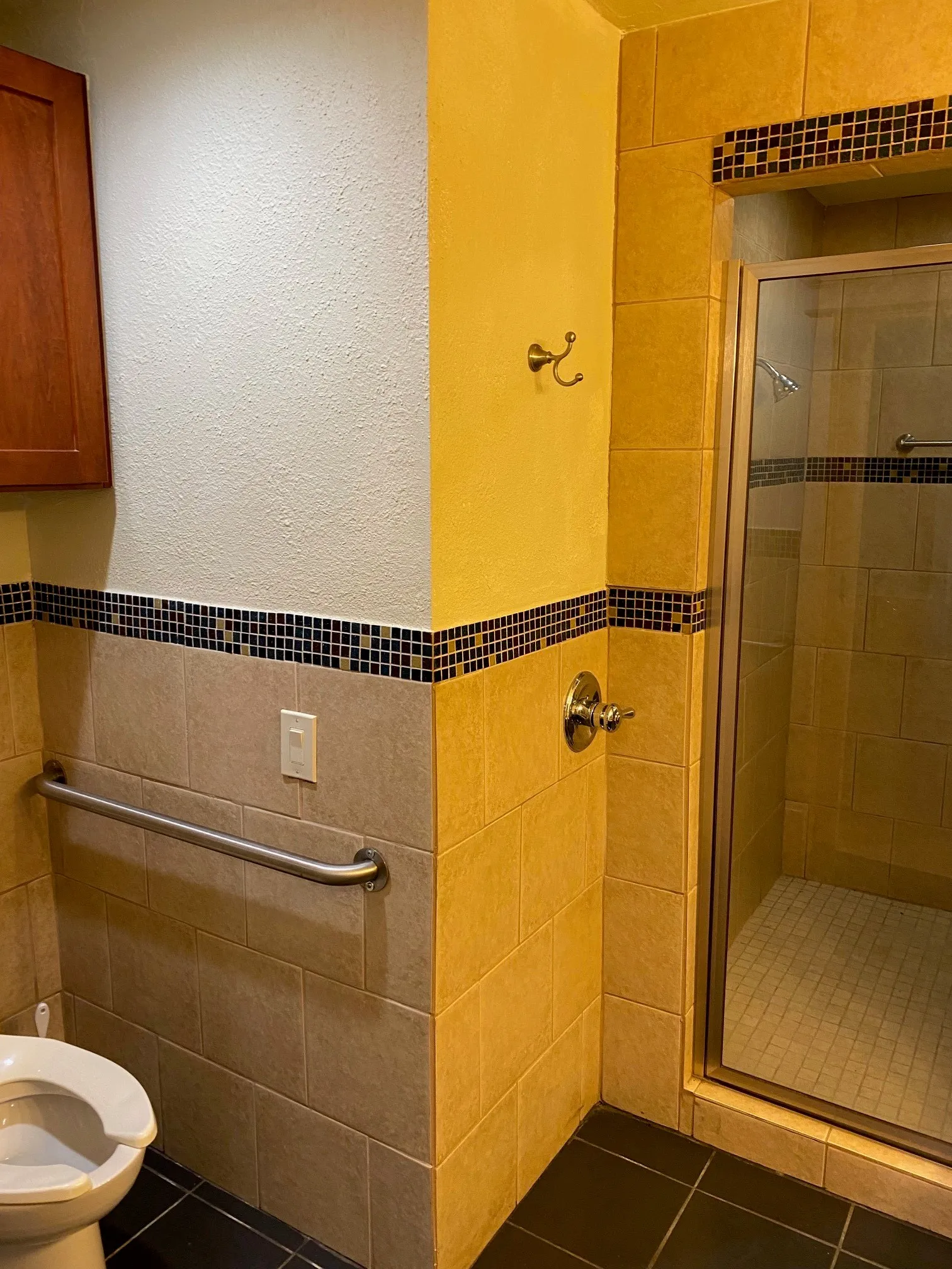 Guest bath toilet.