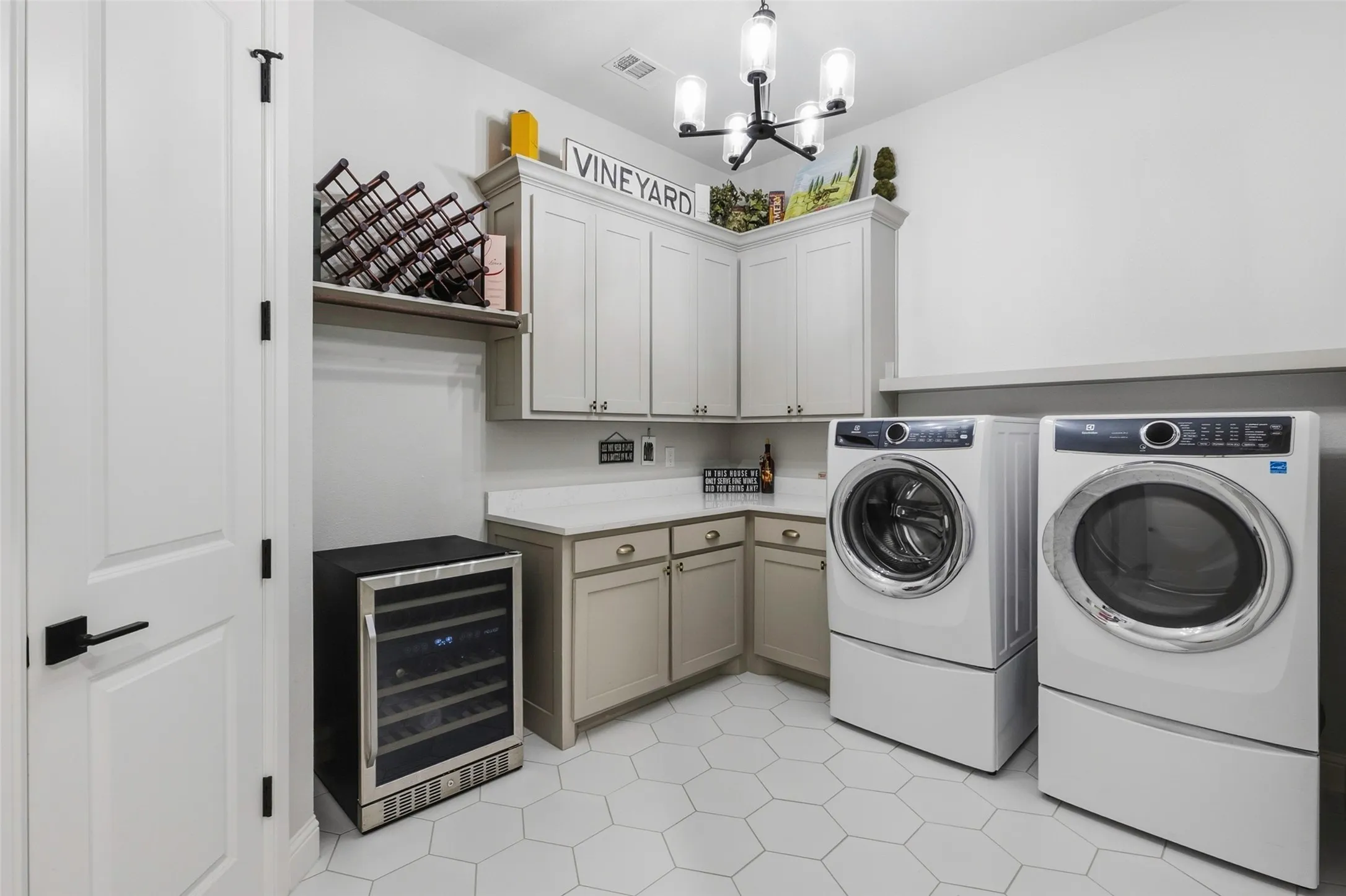 Single Family Residence For Sale in Tarrant County , 7613 Ira Drive, North Richland Hills, Texas 76182, 4 Bedroom, 5 Bathroom, 3 Garage spaces, 3,501 Sqft, built in 2020, mls#21270161, Real Estate Agent in North Richland Hills, Homes For Sale in Tarrant county, Homes For Sale in North Richland Hills, Realtor in North Richland Hills Texas, Real Estate Brokerage Independent Realty Texas, Luminita Cordes Realtor