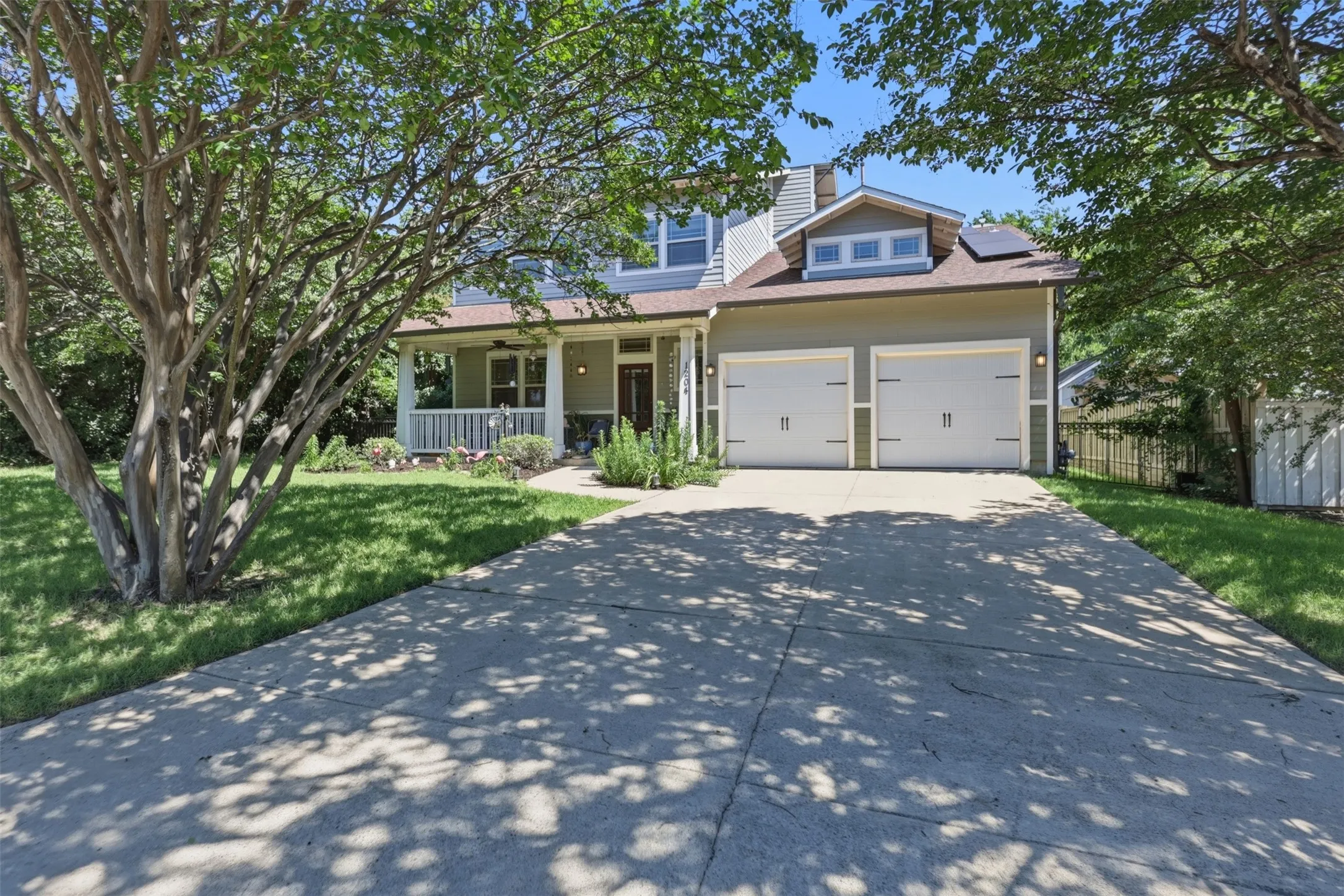Single Family Residence For Sale in Collin County , 1204 Quisenberry Street, Mc Kinney, Texas 75069, 3 Bedroom, 3 Bathroom, 2 Garage spaces, 2,423 Sqft, built in 2013, mls#21269929, Real Estate Agent in Mc Kinney, Homes For Sale in Collin county, Homes For Sale in Mc Kinney, Realtor in Mc Kinney Texas, Real Estate Brokerage Independent Realty Texas, Luminita Cordes Realtor