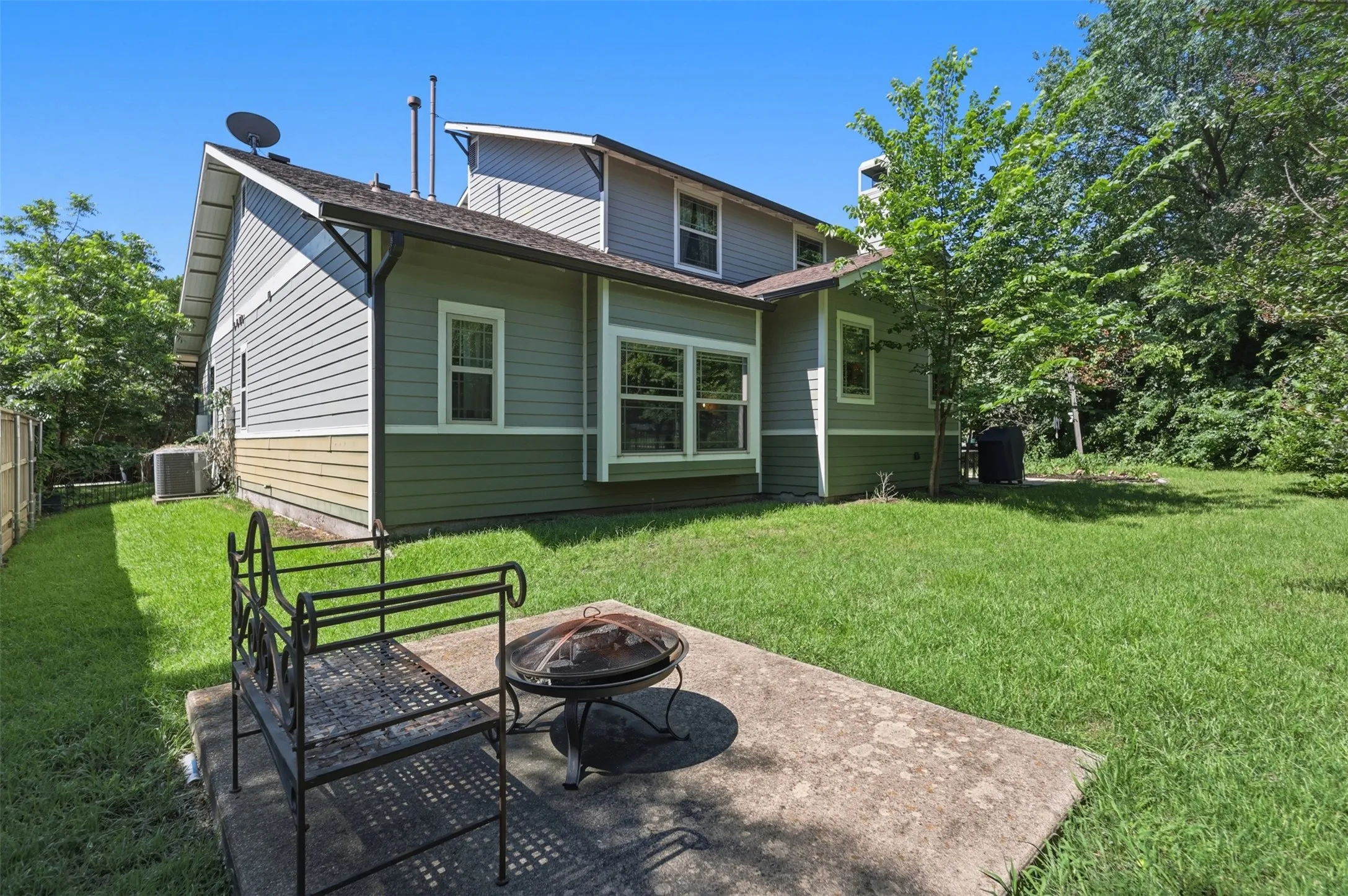 Single Family Residence For Sale in Collin County , 1204 Quisenberry Street, Mc Kinney, Texas 75069, 3 Bedroom, 3 Bathroom, 2 Garage spaces, 2,423 Sqft, built in 2013, mls#21269929, Real Estate Agent in Mc Kinney, Homes For Sale in Collin county, Homes For Sale in Mc Kinney, Realtor in Mc Kinney Texas, Real Estate Brokerage Independent Realty Texas, Luminita Cordes Realtor