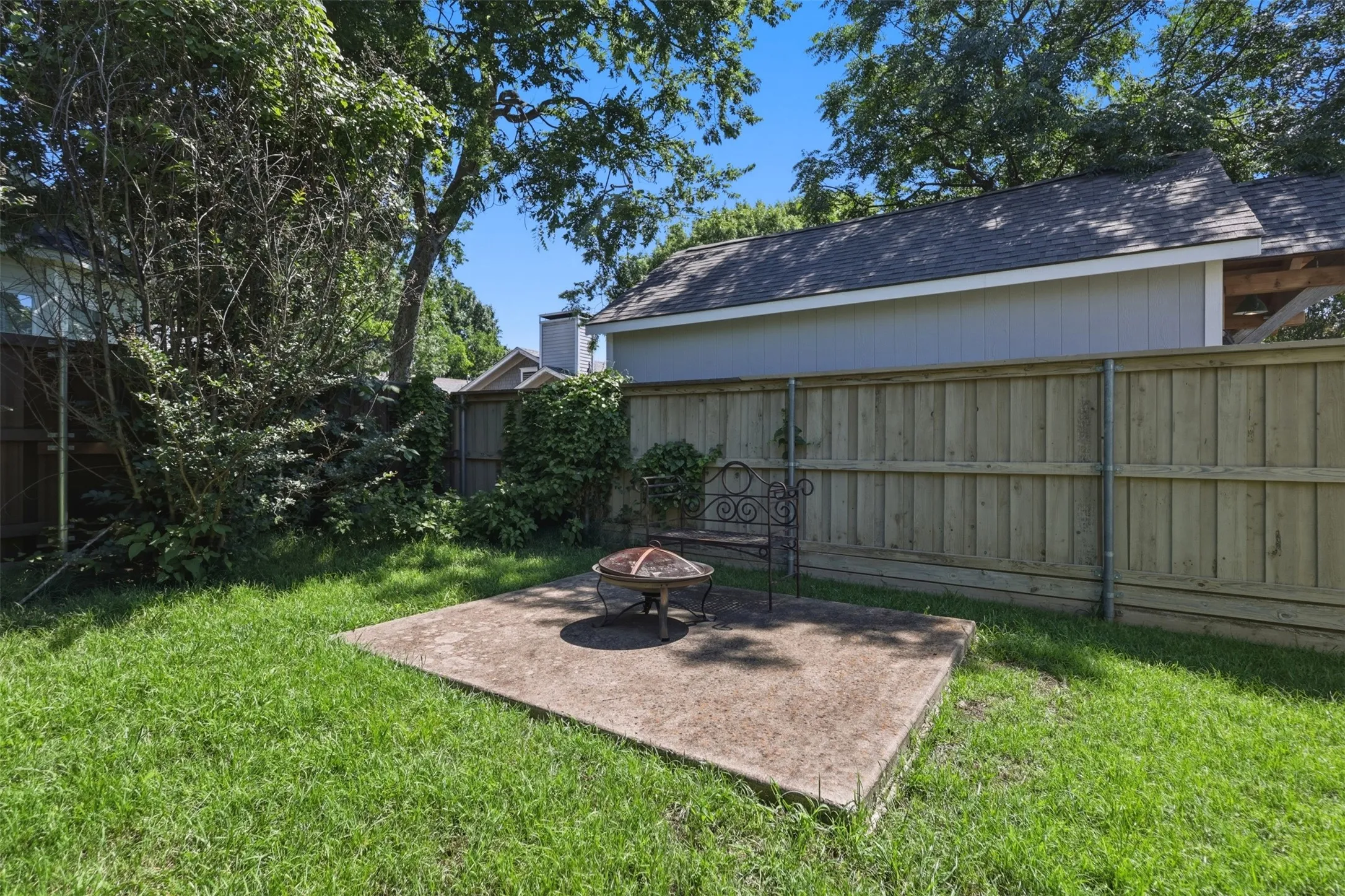 Single Family Residence For Sale in Collin County , 1204 Quisenberry Street, Mc Kinney, Texas 75069, 3 Bedroom, 3 Bathroom, 2 Garage spaces, 2,423 Sqft, built in 2013, mls#21269929, Real Estate Agent in Mc Kinney, Homes For Sale in Collin county, Homes For Sale in Mc Kinney, Realtor in Mc Kinney Texas, Real Estate Brokerage Independent Realty Texas, Luminita Cordes Realtor