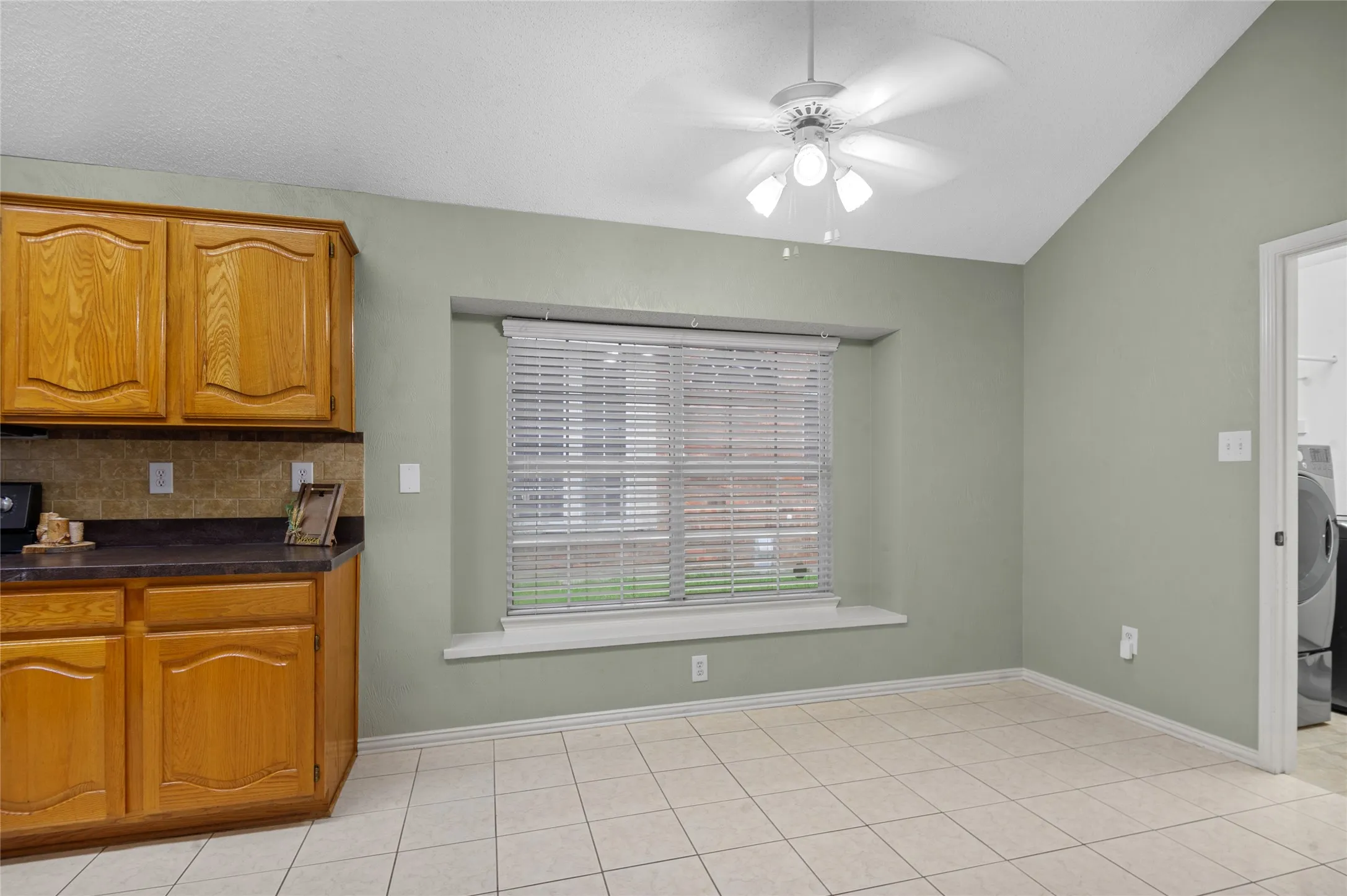 Single Family Residence For Sale in Dallas County , 2726 Crosslands Drive, Garland, Texas 75040, 3 Bedroom, 2 Bathroom, 2 Garage spaces, 1,694 Sqft, built in 1990, mls#21268190, Real Estate Agent in Garland, Homes For Sale in Dallas county, Homes For Sale in Garland, Realtor in Garland Texas, Real Estate Brokerage Independent Realty Texas, Luminita Cordes Realtor