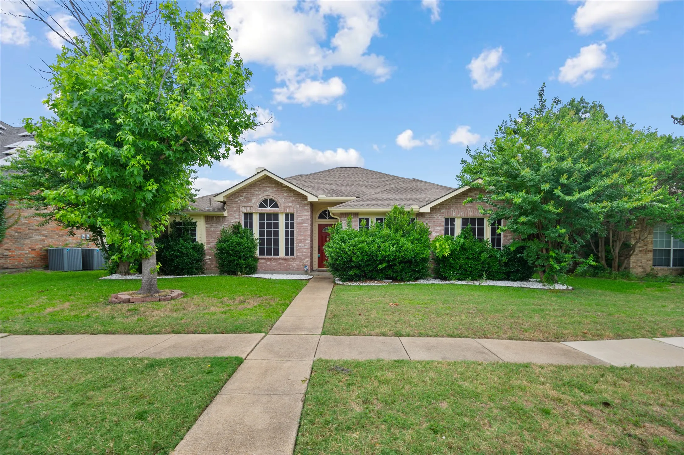 Single Family Residence For Sale in Dallas County , 2726 Crosslands Drive, Garland, Texas 75040, 3 Bedroom, 2 Bathroom, 2 Garage spaces, 1,694 Sqft, built in 1990, mls#21268190, Real Estate Agent in Garland, Homes For Sale in Dallas county, Homes For Sale in Garland, Realtor in Garland Texas, Real Estate Brokerage Independent Realty Texas, Luminita Cordes Realtor