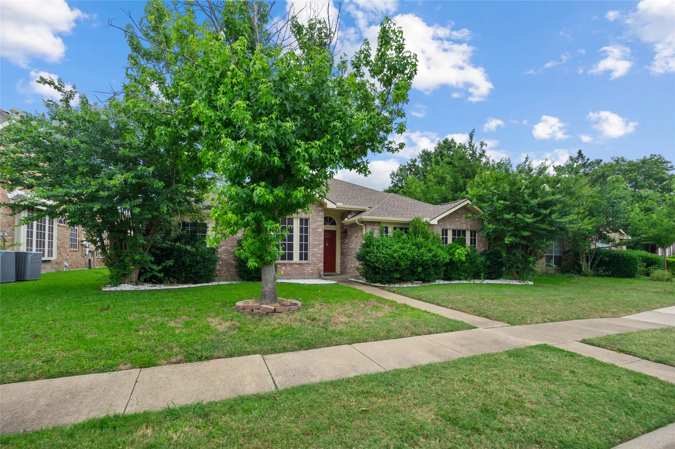 Single Family Residence For Sale in Dallas County , 2726 Crosslands Drive, Garland, Texas 75040, 3 Bedroom, 2 Bathroom, 2 Garage spaces, 1,694 Sqft, built in 1990, mls#21268190, Real Estate Agent in Garland, Homes For Sale in Dallas county, Homes For Sale in Garland, Realtor in Garland Texas, Real Estate Brokerage Independent Realty Texas, Luminita Cordes Realtor
