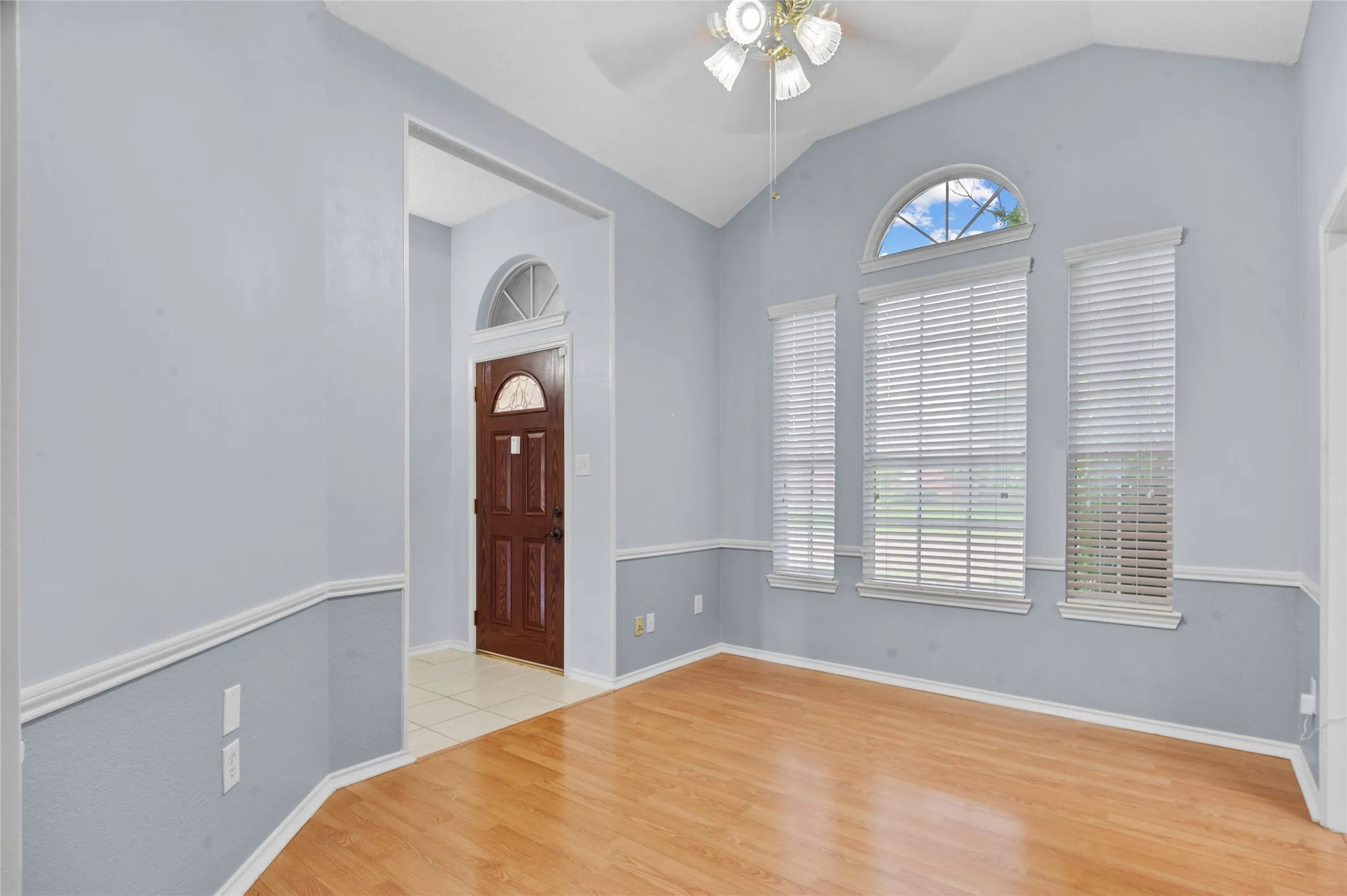 Single Family Residence For Sale in Dallas County , 2726 Crosslands Drive, Garland, Texas 75040, 3 Bedroom, 2 Bathroom, 2 Garage spaces, 1,694 Sqft, built in 1990, mls#21268190, Real Estate Agent in Garland, Homes For Sale in Dallas county, Homes For Sale in Garland, Realtor in Garland Texas, Real Estate Brokerage Independent Realty Texas, Luminita Cordes Realtor