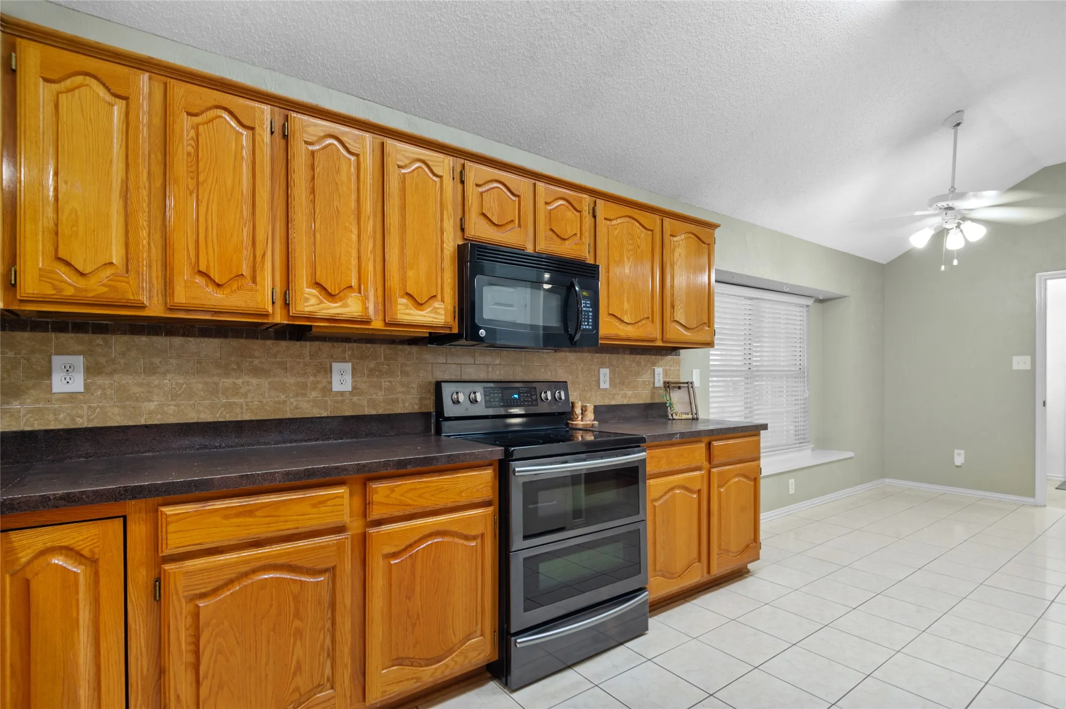 Single Family Residence For Sale in Dallas County , 2726 Crosslands Drive, Garland, Texas 75040, 3 Bedroom, 2 Bathroom, 2 Garage spaces, 1,694 Sqft, built in 1990, mls#21268190, Real Estate Agent in Garland, Homes For Sale in Dallas county, Homes For Sale in Garland, Realtor in Garland Texas, Real Estate Brokerage Independent Realty Texas, Luminita Cordes Realtor