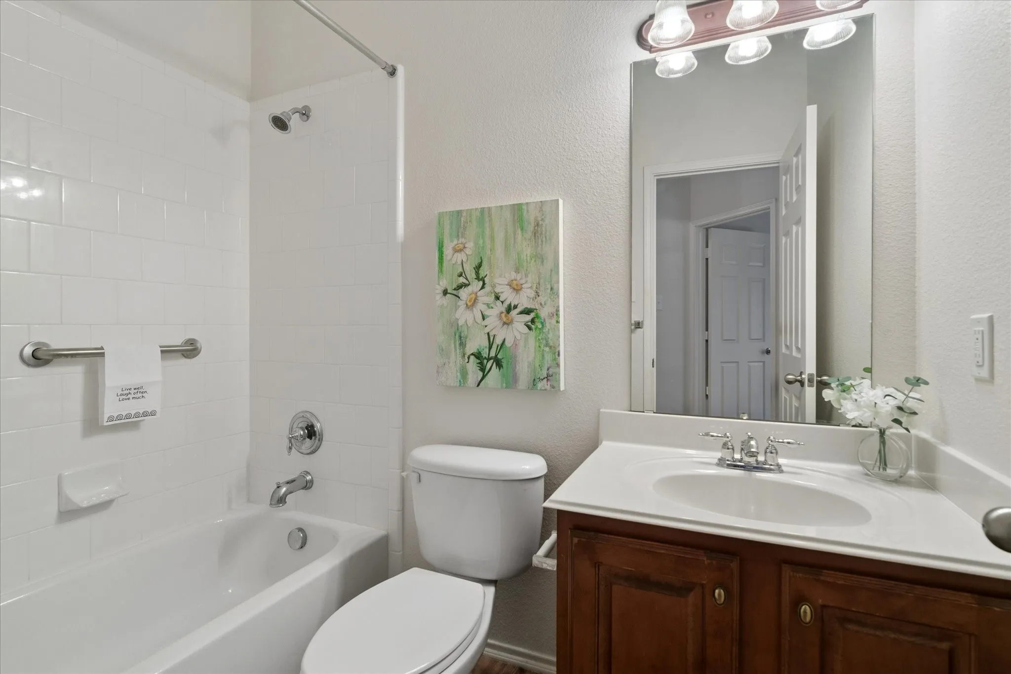 Single Family Residence For Sale in Denton County , 609 Lake Point Drive, Little Elm, Texas 75068, 3 Bedroom, 2 Bathroom, 2 Garage spaces, 1,815 Sqft, built in 2006, mls#21245538, Real Estate Agent in Little Elm, Homes For Sale in Denton county, Homes For Sale in Little Elm, Realtor in Little Elm Texas, Real Estate Brokerage Independent Realty Texas, Luminita Cordes Realtor