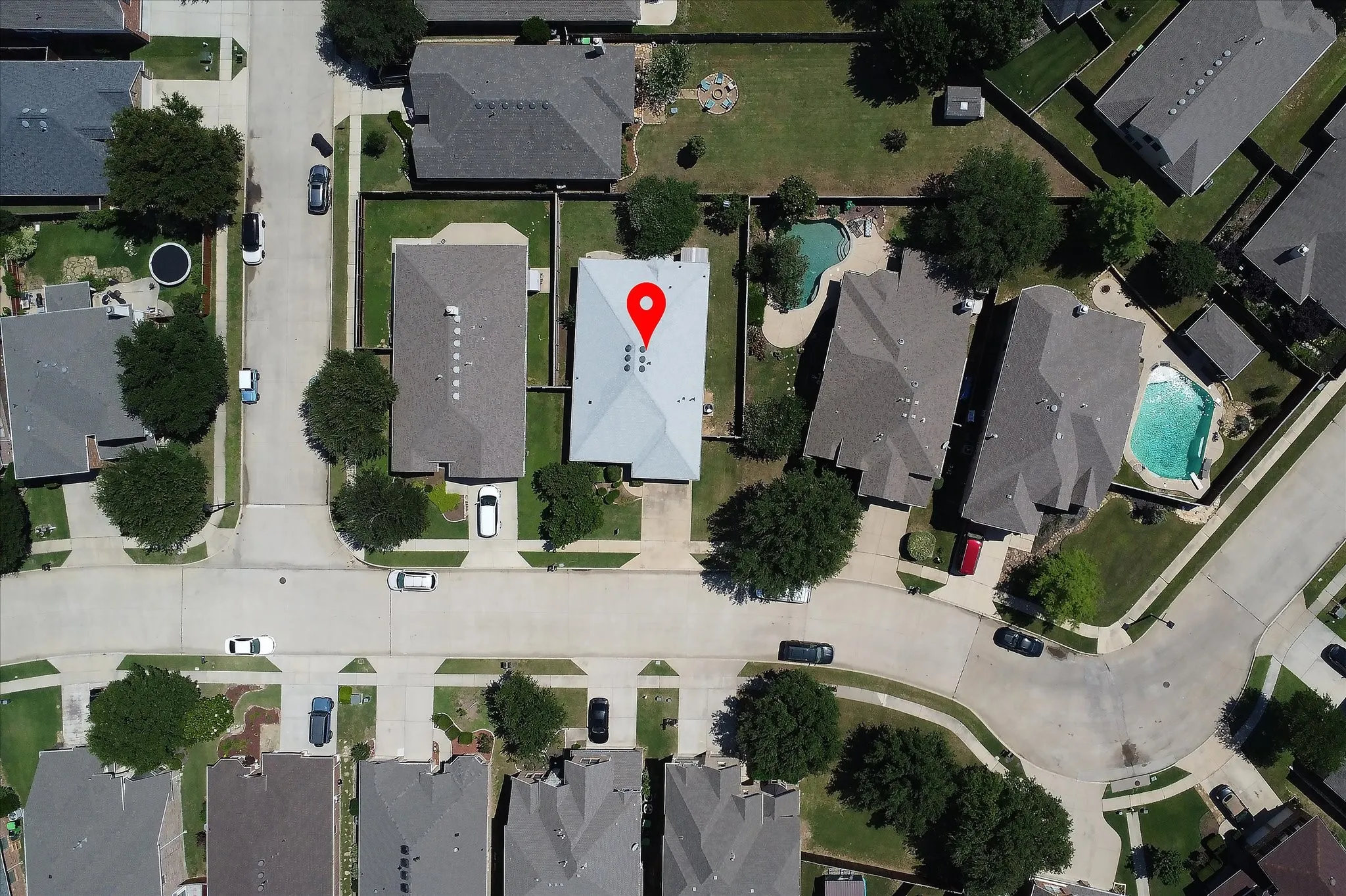 Friendly neighbors & well kept homes nearby enjoy the close proximity to clubhouse, pool, playground, lake & trails.