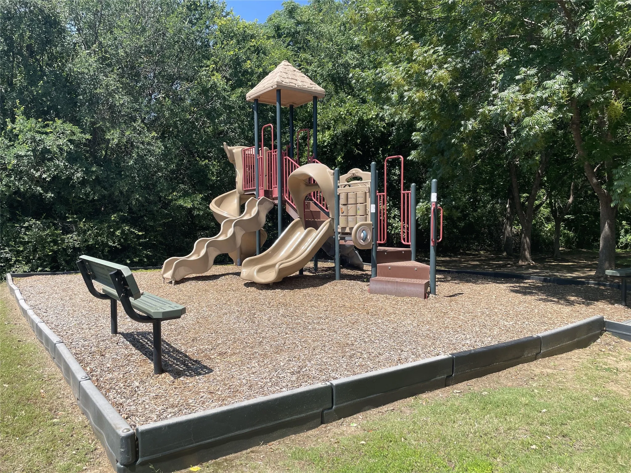 Single Family Residence For Sale in Denton County , 609 Lake Point Drive, Little Elm, Texas 75068, 3 Bedroom, 2 Bathroom, 2 Garage spaces, 1,815 Sqft, built in 2006, mls#21245538, Real Estate Agent in Little Elm, Homes For Sale in Denton county, Homes For Sale in Little Elm, Realtor in Little Elm Texas, Real Estate Brokerage Independent Realty Texas, Luminita Cordes Realtor