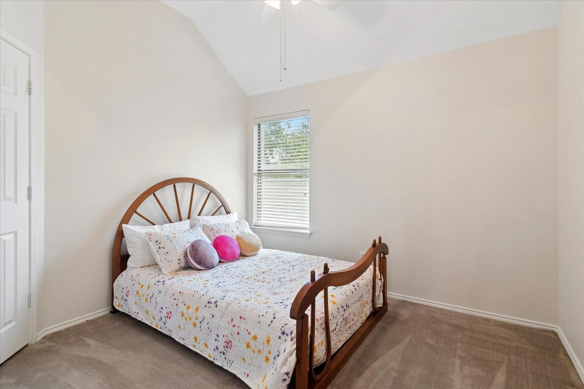 Single Family Residence For Sale in Denton County , 609 Lake Point Drive, Little Elm, Texas 75068, 3 Bedroom, 2 Bathroom, 2 Garage spaces, 1,815 Sqft, built in 2006, mls#21245538, Real Estate Agent in Little Elm, Homes For Sale in Denton county, Homes For Sale in Little Elm, Realtor in Little Elm Texas, Real Estate Brokerage Independent Realty Texas, Luminita Cordes Realtor