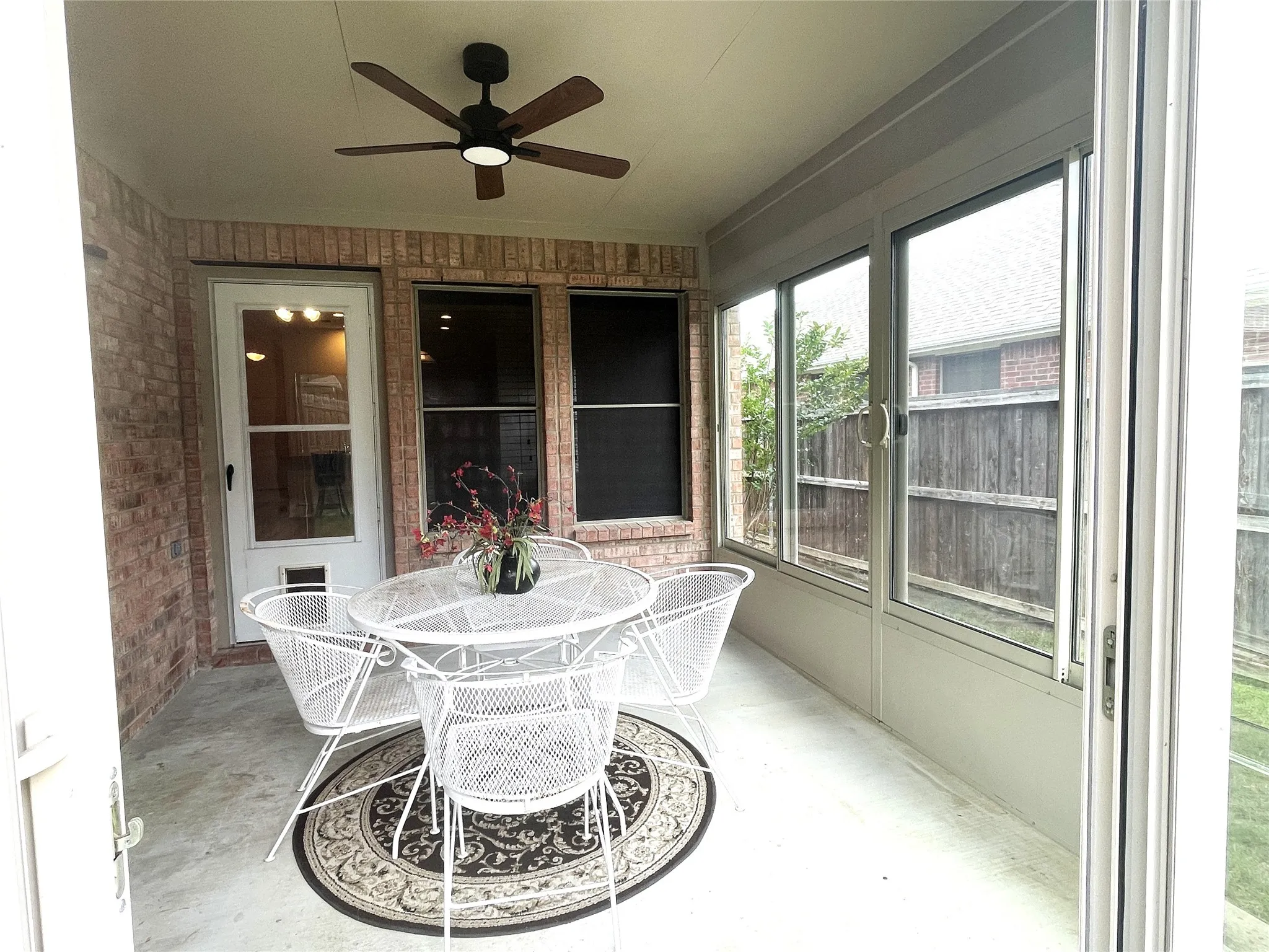 Single Family Residence For Sale in Denton County , 609 Lake Point Drive, Little Elm, Texas 75068, 3 Bedroom, 2 Bathroom, 2 Garage spaces, 1,815 Sqft, built in 2006, mls#21245538, Real Estate Agent in Little Elm, Homes For Sale in Denton county, Homes For Sale in Little Elm, Realtor in Little Elm Texas, Real Estate Brokerage Independent Realty Texas, Luminita Cordes Realtor