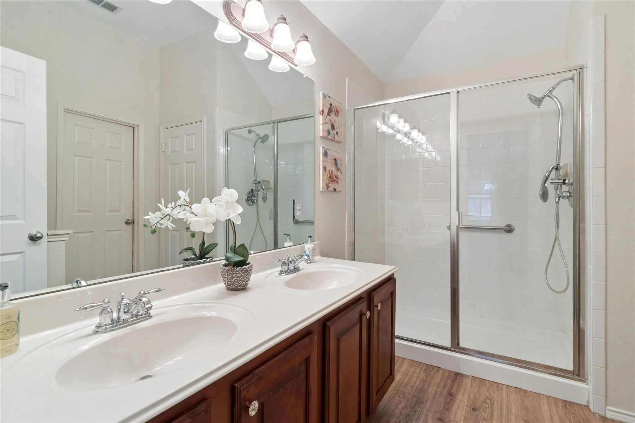 Single Family Residence For Sale in Denton County , 609 Lake Point Drive, Little Elm, Texas 75068, 3 Bedroom, 2 Bathroom, 2 Garage spaces, 1,815 Sqft, built in 2006, mls#21245538, Real Estate Agent in Little Elm, Homes For Sale in Denton county, Homes For Sale in Little Elm, Realtor in Little Elm Texas, Real Estate Brokerage Independent Realty Texas, Luminita Cordes Realtor