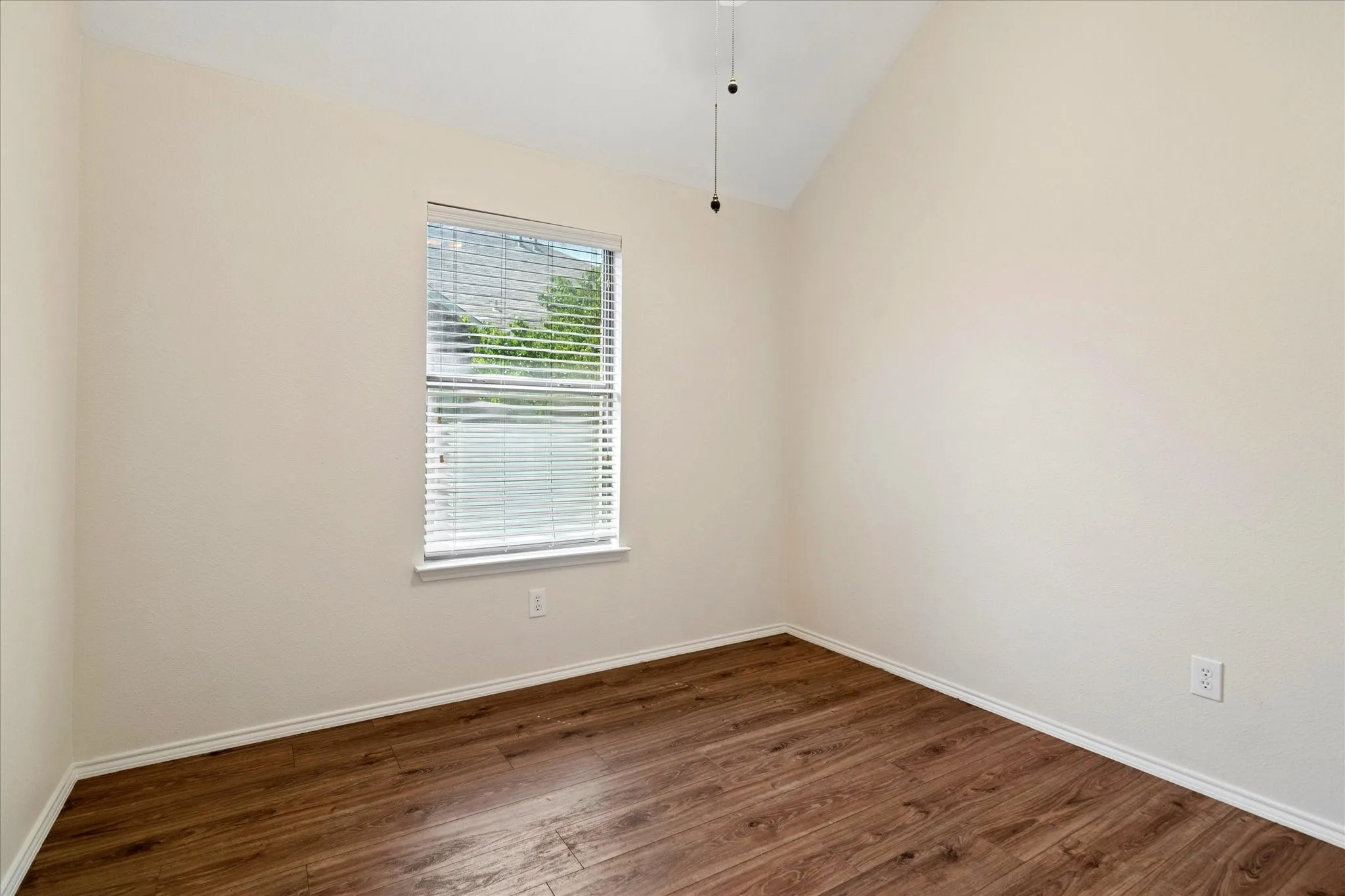Single Family Residence For Sale in Denton County , 609 Lake Point Drive, Little Elm, Texas 75068, 3 Bedroom, 2 Bathroom, 2 Garage spaces, 1,815 Sqft, built in 2006, mls#21245538, Real Estate Agent in Little Elm, Homes For Sale in Denton county, Homes For Sale in Little Elm, Realtor in Little Elm Texas, Real Estate Brokerage Independent Realty Texas, Luminita Cordes Realtor