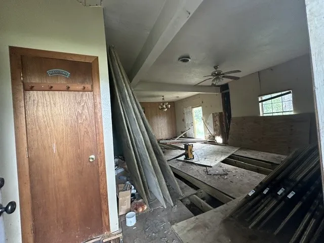 Single Family Residence For Sale in Grayson County , 419 W Pine, Whitewright, Texas 75491, 3 Bedrooms, 1 Bathroom, Garage spaces, 1,706 Sqft, built in 1900, Price $90,000, mls#21271395, Real Estate Agent in Whitewright, Homes For Sale in Grayson county, Homes For Sale in Whitewright, Realtor in Whitewright Texas, Real Estate Brokerage Independent Realty Texas, Luminita Cordes Realtor