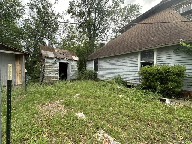 Single Family Residence For Sale in Grayson County , 419 W Pine, Whitewright, Texas 75491, 3 Bedrooms, 1 Bathroom, Garage spaces, 1,706 Sqft, built in 1900, Price $90,000, mls#21271395, Real Estate Agent in Whitewright, Homes For Sale in Grayson county, Homes For Sale in Whitewright, Realtor in Whitewright Texas, Real Estate Brokerage Independent Realty Texas, Luminita Cordes Realtor
