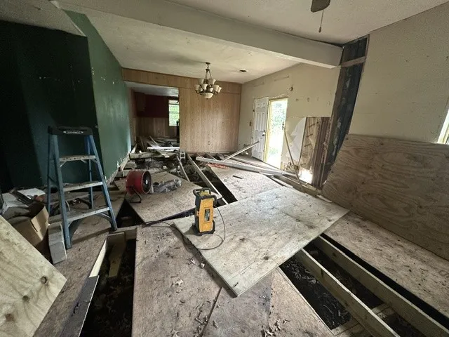 Single Family Residence For Sale in Grayson County , 419 W Pine, Whitewright, Texas 75491, 3 Bedrooms, 1 Bathroom, Garage spaces, 1,706 Sqft, built in 1900, Price $90,000, mls#21271395, Real Estate Agent in Whitewright, Homes For Sale in Grayson county, Homes For Sale in Whitewright, Realtor in Whitewright Texas, Real Estate Brokerage Independent Realty Texas, Luminita Cordes Realtor