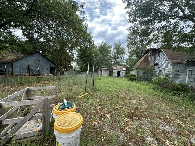 Single Family Residence For Sale in Grayson County , 419 W Pine, Whitewright, Texas 75491, 3 Bedrooms, 1 Bathroom, Garage spaces, 1,706 Sqft, built in 1900, Price $90,000, mls#21271395, Real Estate Agent in Whitewright, Homes For Sale in Grayson county, Homes For Sale in Whitewright, Realtor in Whitewright Texas, Real Estate Brokerage Independent Realty Texas, Luminita Cordes Realtor