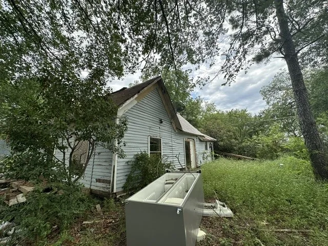 Single Family Residence For Sale in Grayson County , 419 W Pine, Whitewright, Texas 75491, 3 Bedrooms, 1 Bathroom, Garage spaces, 1,706 Sqft, built in 1900, Price $90,000, mls#21271395, Real Estate Agent in Whitewright, Homes For Sale in Grayson county, Homes For Sale in Whitewright, Realtor in Whitewright Texas, Real Estate Brokerage Independent Realty Texas, Luminita Cordes Realtor
