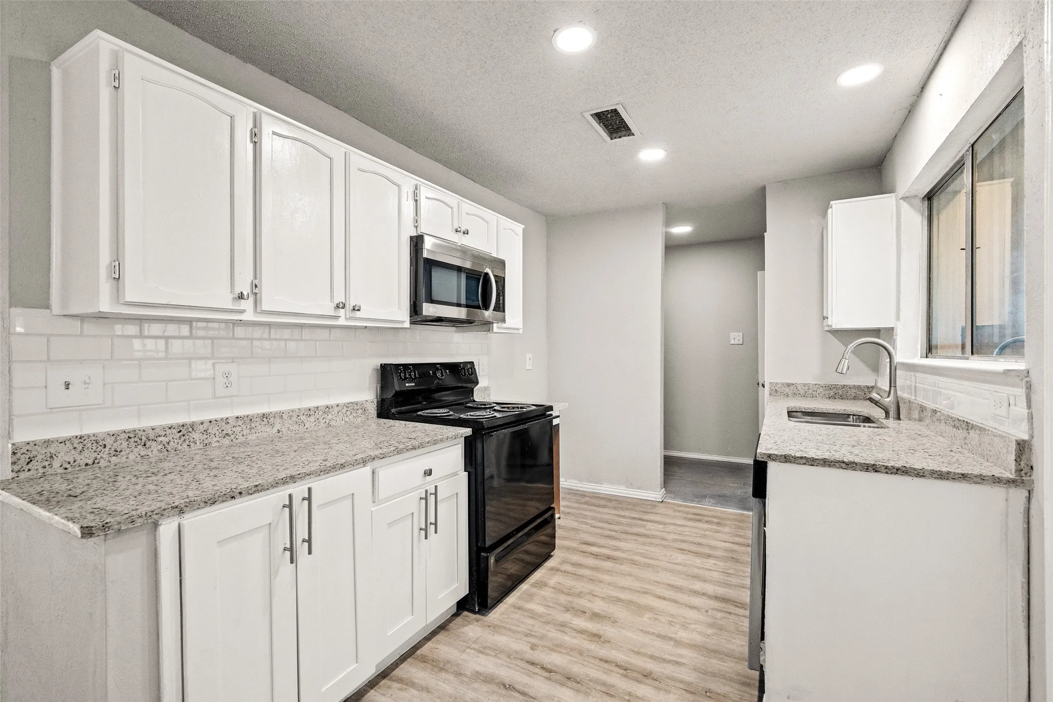 Single Family Residence For Sale in Dallas County , 948 Carom Way, Dallas, Texas 75217, 5 Bedroom, 3 Bathroom, 1 Garage spaces, 1,875 Sqft, built in 1985, Price $259,000, mls#21271371, Real Estate Agent in Dallas, Homes For Sale in Dallas county, Homes For Sale in Dallas, Realtor in Dallas Texas, Real Estate Brokerage Independent Realty Texas, Luminita Cordes Realtor
