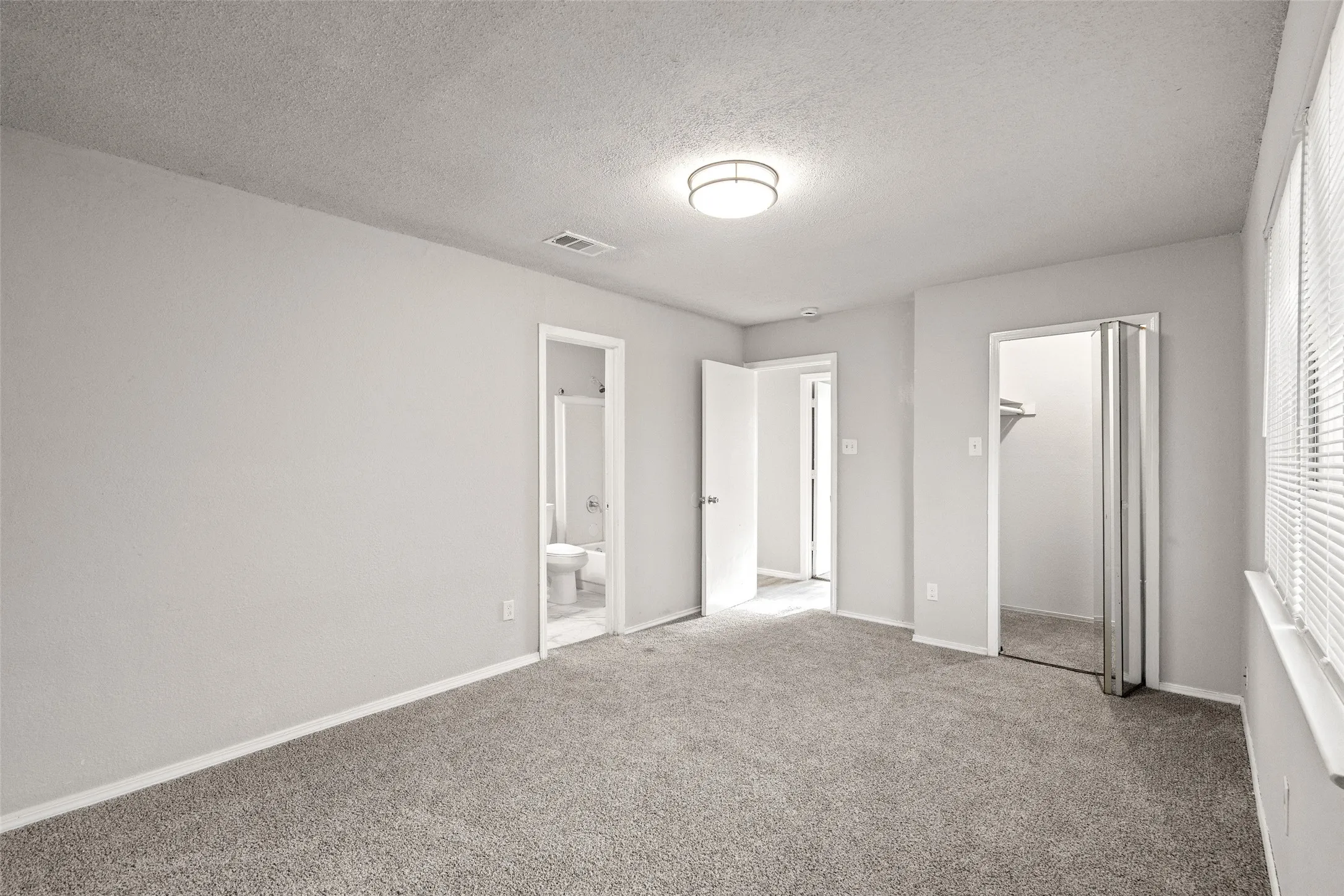Single Family Residence For Sale in Dallas County , 948 Carom Way, Dallas, Texas 75217, 5 Bedroom, 3 Bathroom, 1 Garage spaces, 1,875 Sqft, built in 1985, Price $259,000, mls#21271371, Real Estate Agent in Dallas, Homes For Sale in Dallas county, Homes For Sale in Dallas, Realtor in Dallas Texas, Real Estate Brokerage Independent Realty Texas, Luminita Cordes Realtor