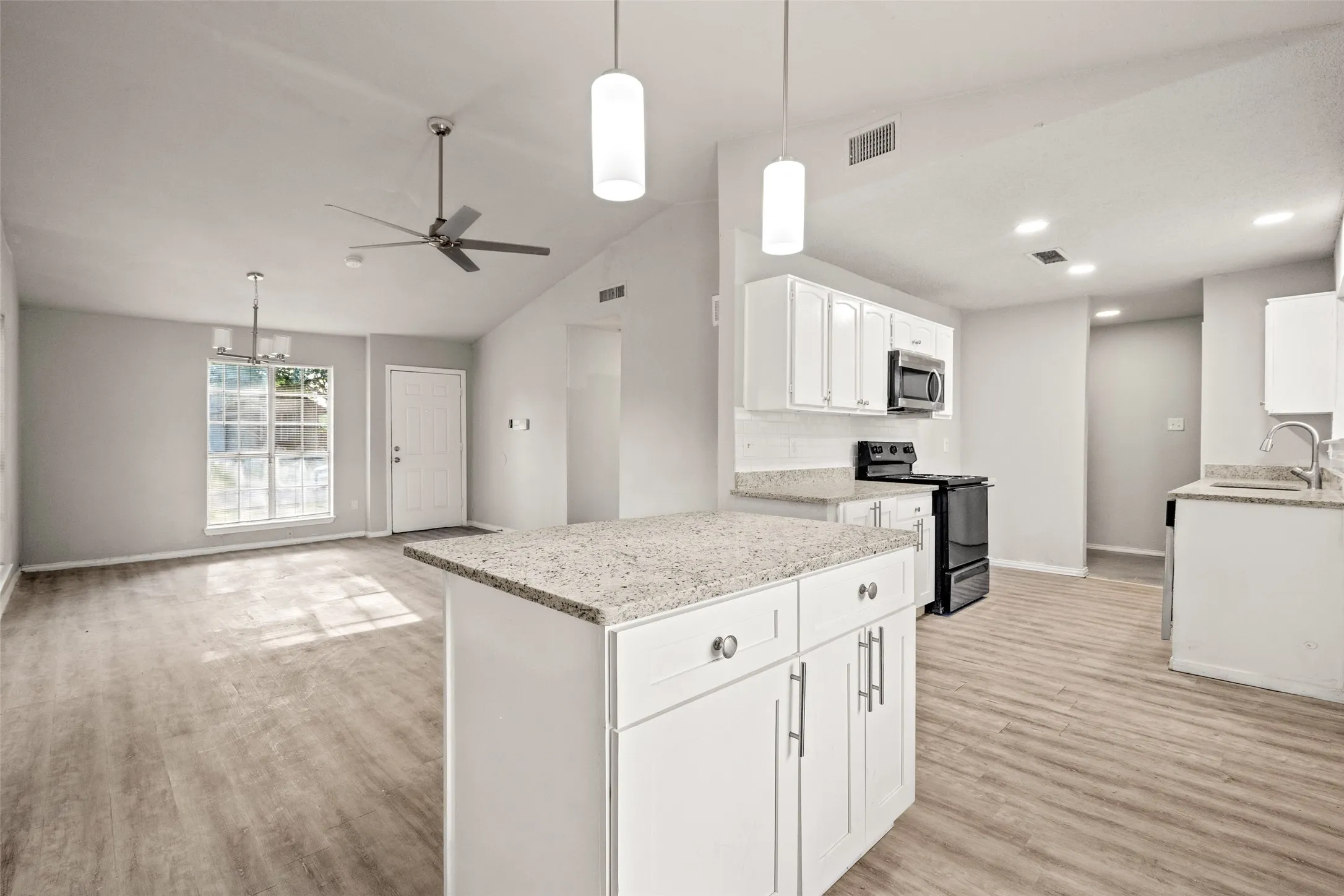 Single Family Residence For Sale in Dallas County , 948 Carom Way, Dallas, Texas 75217, 5 Bedroom, 3 Bathroom, 1 Garage spaces, 1,875 Sqft, built in 1985, Price $259,000, mls#21271371, Real Estate Agent in Dallas, Homes For Sale in Dallas county, Homes For Sale in Dallas, Realtor in Dallas Texas, Real Estate Brokerage Independent Realty Texas, Luminita Cordes Realtor