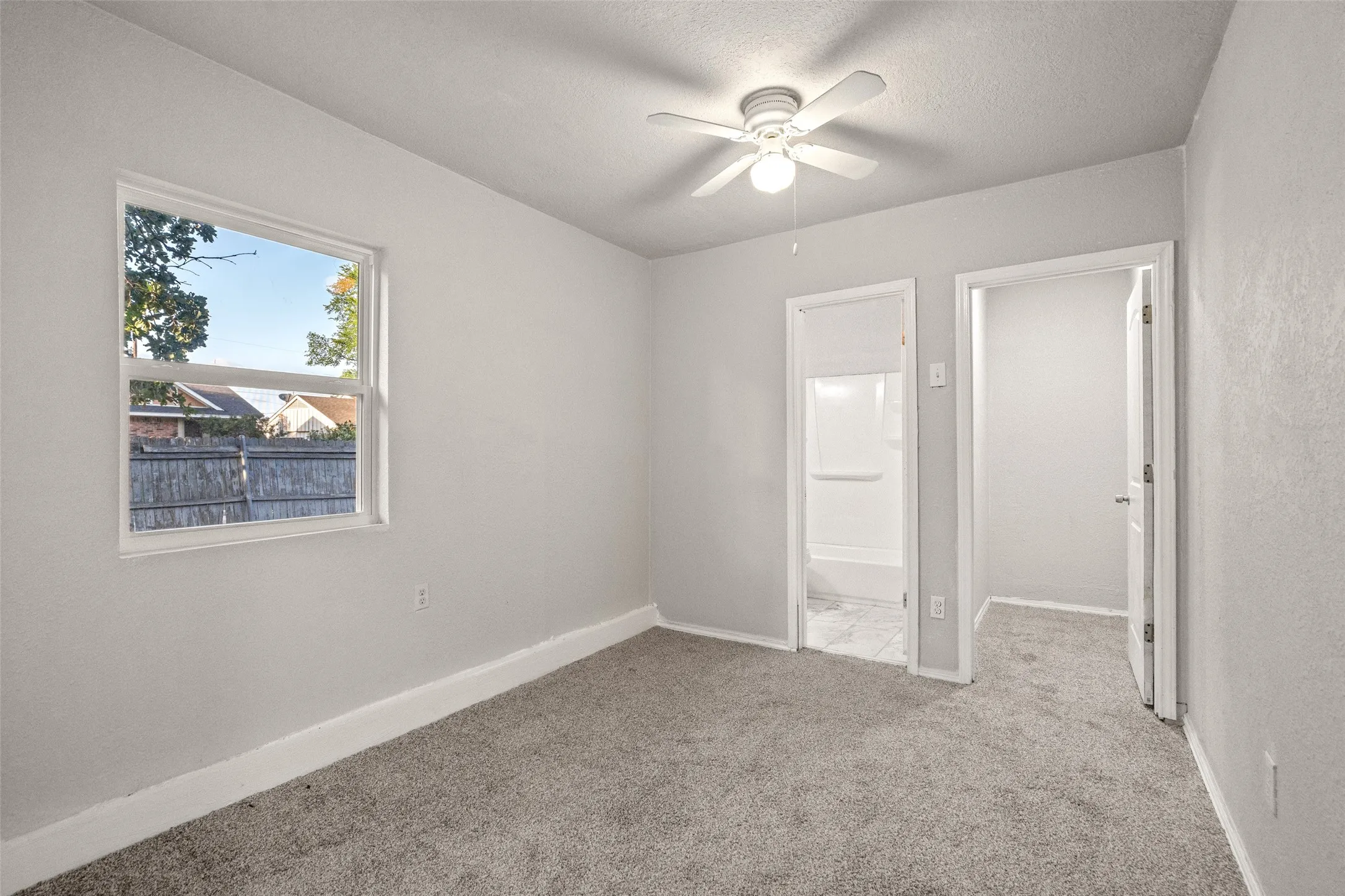 Single Family Residence For Sale in Dallas County , 948 Carom Way, Dallas, Texas 75217, 5 Bedroom, 3 Bathroom, 1 Garage spaces, 1,875 Sqft, built in 1985, Price $259,000, mls#21271371, Real Estate Agent in Dallas, Homes For Sale in Dallas county, Homes For Sale in Dallas, Realtor in Dallas Texas, Real Estate Brokerage Independent Realty Texas, Luminita Cordes Realtor