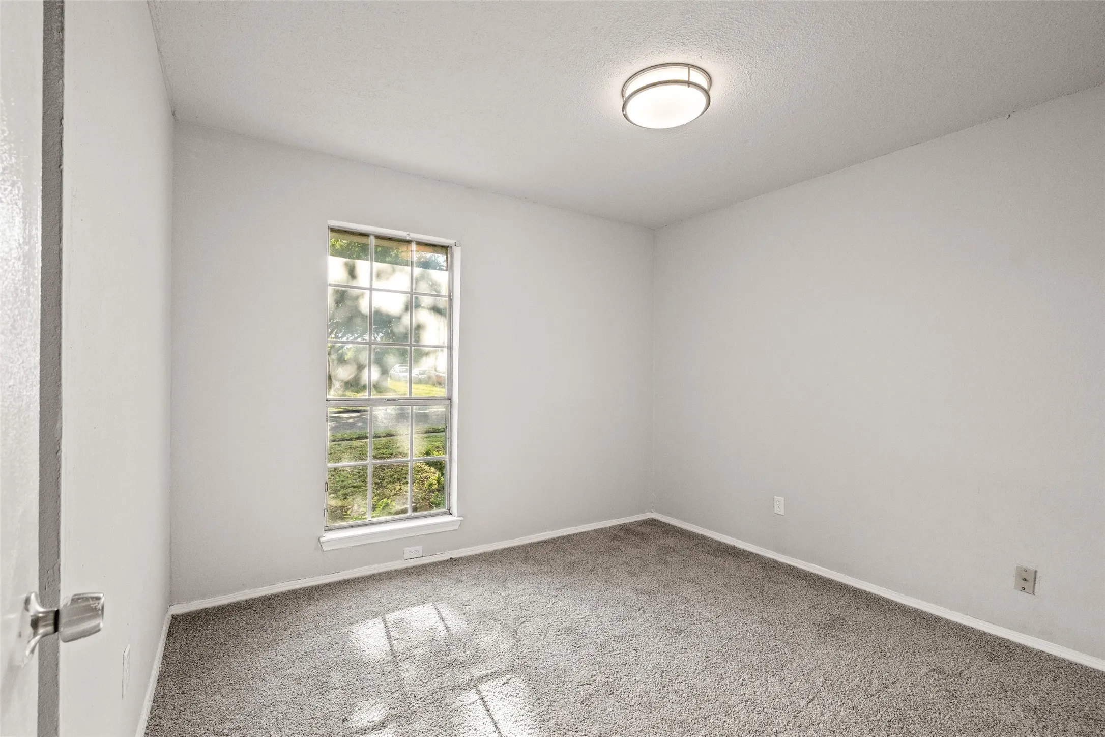 Single Family Residence For Sale in Dallas County , 948 Carom Way, Dallas, Texas 75217, 5 Bedroom, 3 Bathroom, 1 Garage spaces, 1,875 Sqft, built in 1985, Price $259,000, mls#21271371, Real Estate Agent in Dallas, Homes For Sale in Dallas county, Homes For Sale in Dallas, Realtor in Dallas Texas, Real Estate Brokerage Independent Realty Texas, Luminita Cordes Realtor