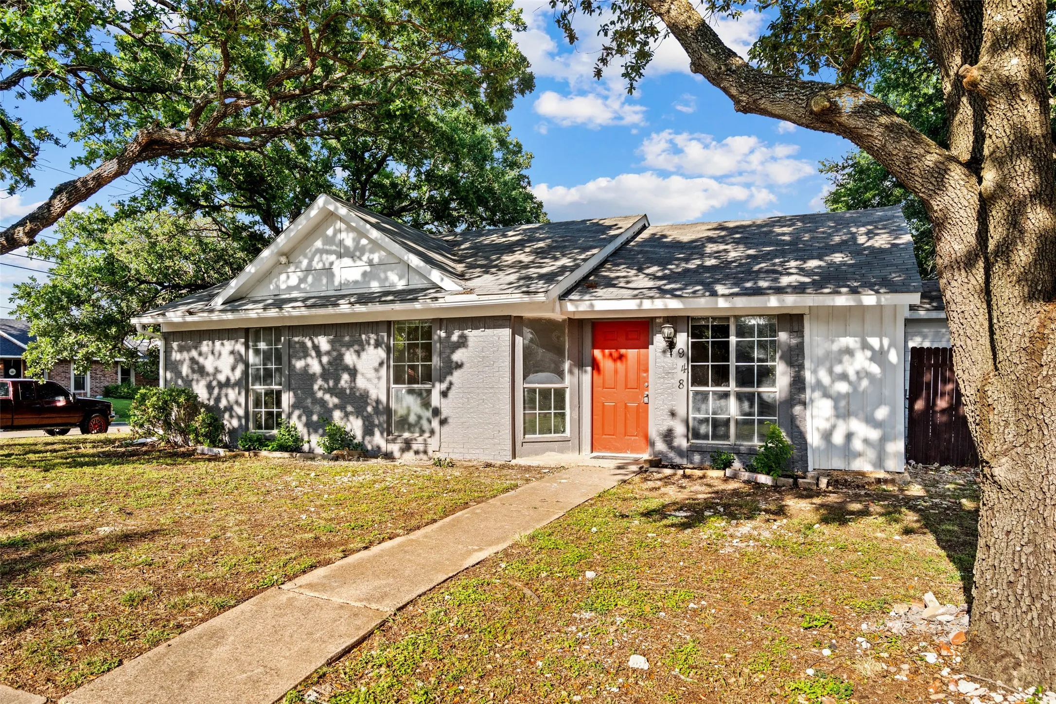 Single Family Residence For Sale in Dallas County , 948 Carom Way, Dallas, Texas 75217, 5 Bedroom, 3 Bathroom, 1 Garage spaces, 1,875 Sqft, built in 1985, Price $259,000, mls#21271371, Real Estate Agent in Dallas, Homes For Sale in Dallas county, Homes For Sale in Dallas, Realtor in Dallas Texas, Real Estate Brokerage Independent Realty Texas, Luminita Cordes Realtor