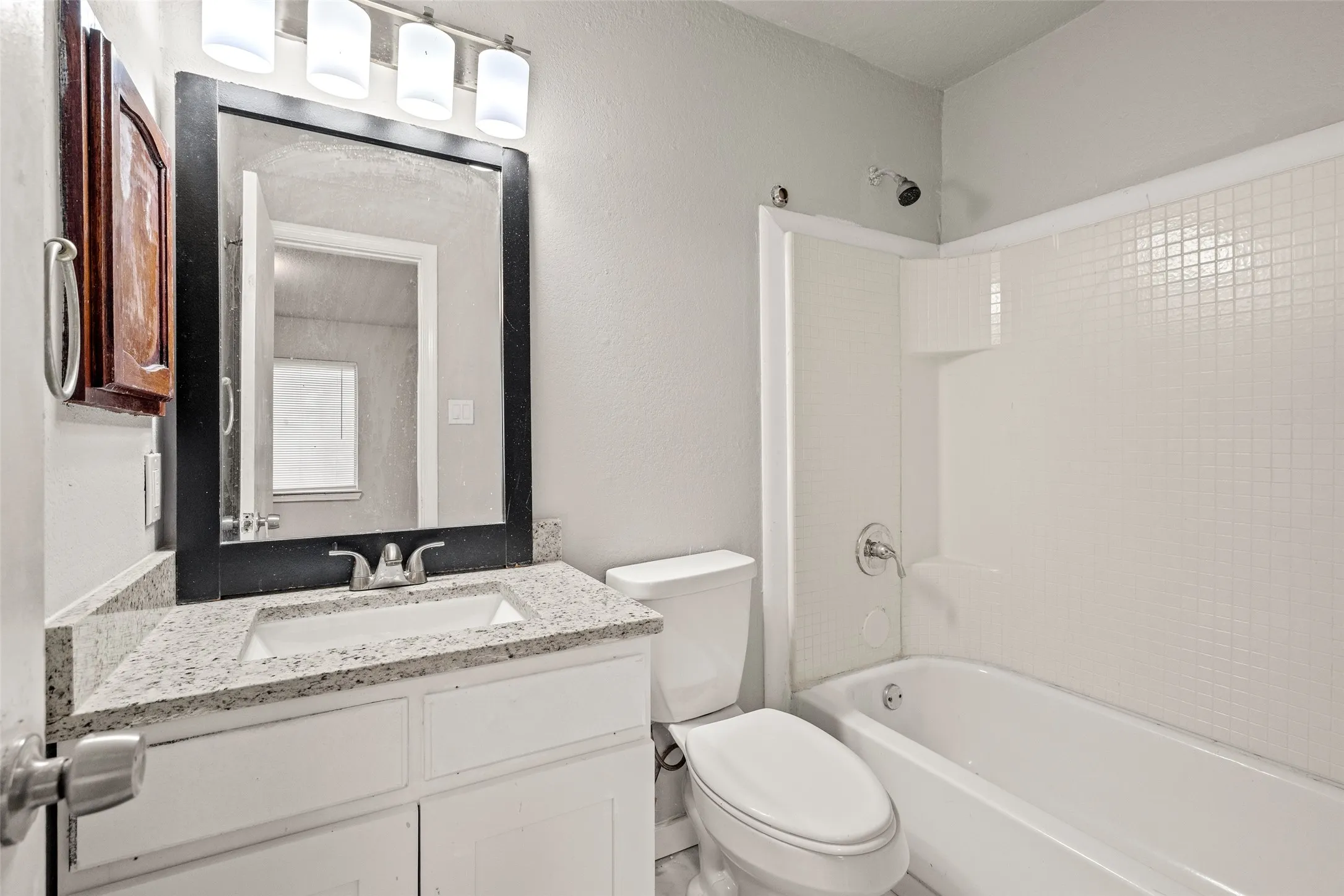 Single Family Residence For Sale in Dallas County , 948 Carom Way, Dallas, Texas 75217, 5 Bedroom, 3 Bathroom, 1 Garage spaces, 1,875 Sqft, built in 1985, Price $259,000, mls#21271371, Real Estate Agent in Dallas, Homes For Sale in Dallas county, Homes For Sale in Dallas, Realtor in Dallas Texas, Real Estate Brokerage Independent Realty Texas, Luminita Cordes Realtor