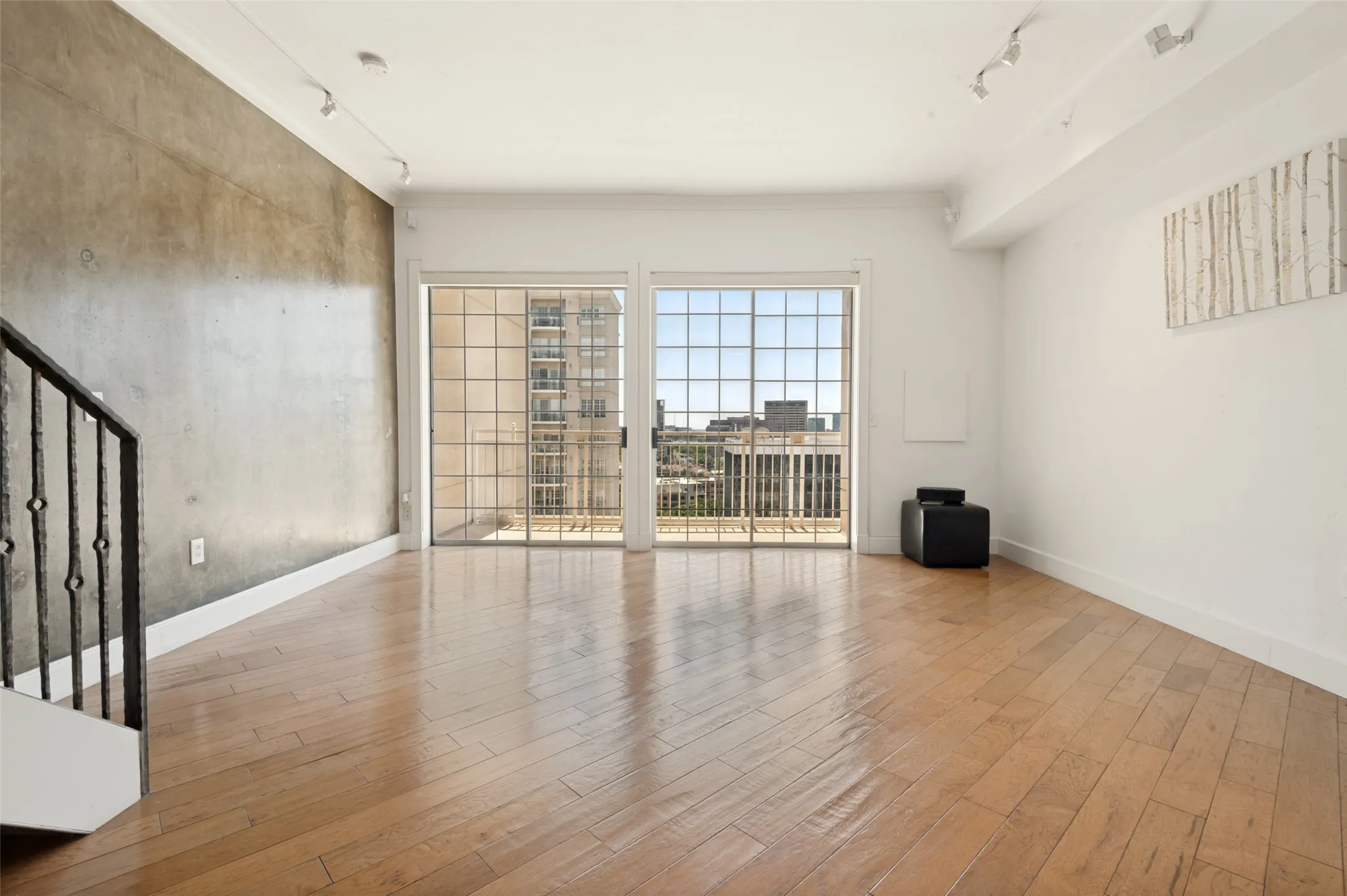Condominium For Sale in Dallas County , 3225 Turtle Creek Boulevard 1649, Dallas, Texas 75219, 1 Bedroom, 1 Bathroom, 2 Garage spaces, 1,033 Sqft, built in 1998, mls#21259223, Real Estate Agent in Dallas, Homes For Sale in Dallas county, Homes For Sale in Dallas, Realtor in Dallas Texas, Real Estate Brokerage Independent Realty Texas, Luminita Cordes Realtor