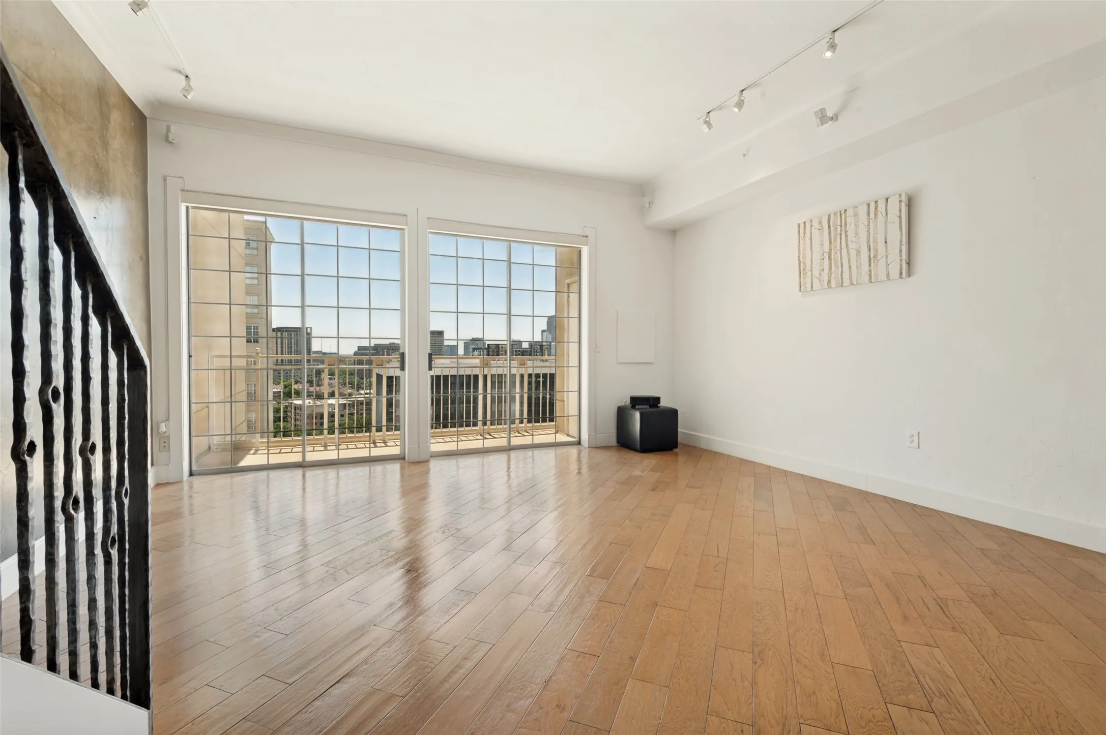 Condominium For Sale in Dallas County , 3225 Turtle Creek Boulevard 1649, Dallas, Texas 75219, 1 Bedroom, 1 Bathroom, 2 Garage spaces, 1,033 Sqft, built in 1998, mls#21259223, Real Estate Agent in Dallas, Homes For Sale in Dallas county, Homes For Sale in Dallas, Realtor in Dallas Texas, Real Estate Brokerage Independent Realty Texas, Luminita Cordes Realtor