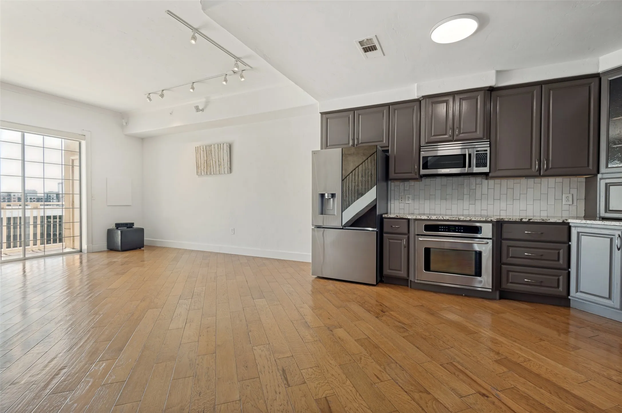Condominium For Sale in Dallas County , 3225 Turtle Creek Boulevard 1649, Dallas, Texas 75219, 1 Bedroom, 1 Bathroom, 2 Garage spaces, 1,033 Sqft, built in 1998, mls#21259223, Real Estate Agent in Dallas, Homes For Sale in Dallas county, Homes For Sale in Dallas, Realtor in Dallas Texas, Real Estate Brokerage Independent Realty Texas, Luminita Cordes Realtor