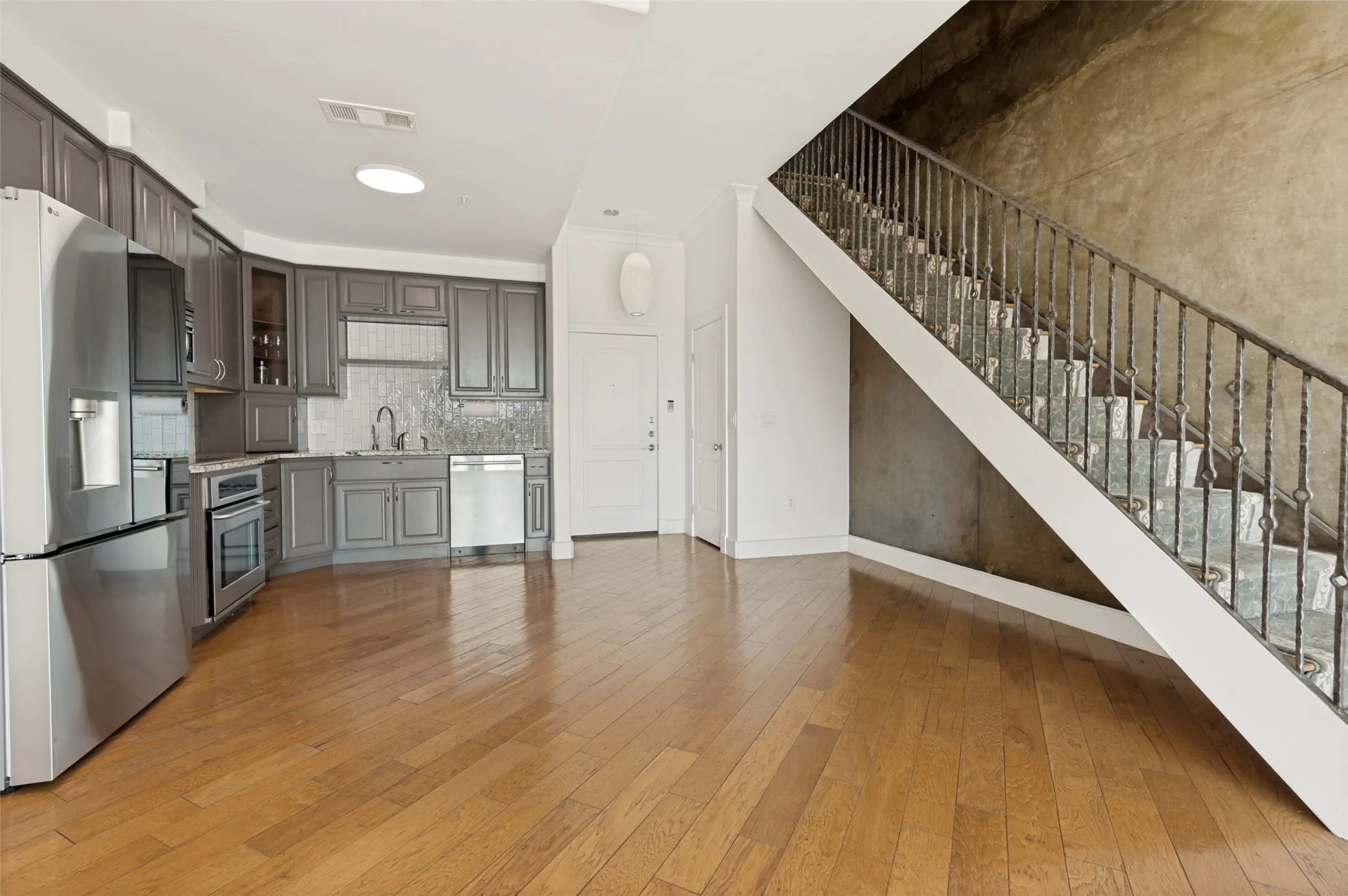 Condominium For Sale in Dallas County , 3225 Turtle Creek Boulevard 1649, Dallas, Texas 75219, 1 Bedroom, 1 Bathroom, 2 Garage spaces, 1,033 Sqft, built in 1998, mls#21259223, Real Estate Agent in Dallas, Homes For Sale in Dallas county, Homes For Sale in Dallas, Realtor in Dallas Texas, Real Estate Brokerage Independent Realty Texas, Luminita Cordes Realtor