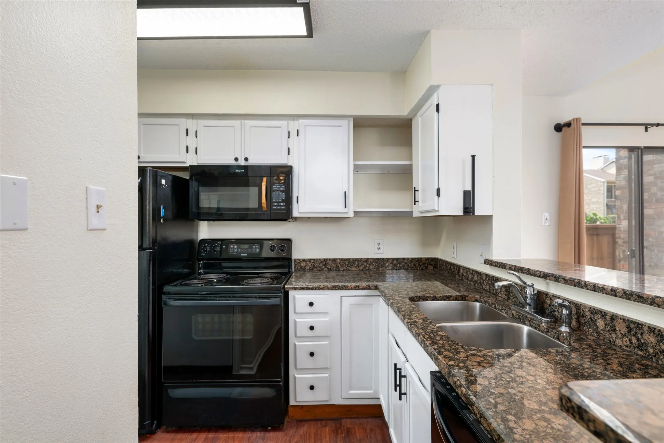 Condominium For Sale in Collin County , 4748 Old Bent Tree Lane 1601, Dallas, Texas 75287, 1 Bedroom, 2 Bathroom, Garage spaces, 889 Sqft, built in 1985, mls#21271212, Real Estate Agent in Dallas, Homes For Sale in Collin county, Homes For Sale in Dallas, Realtor in Dallas Texas, Real Estate Brokerage Independent Realty Texas, Luminita Cordes Realtor