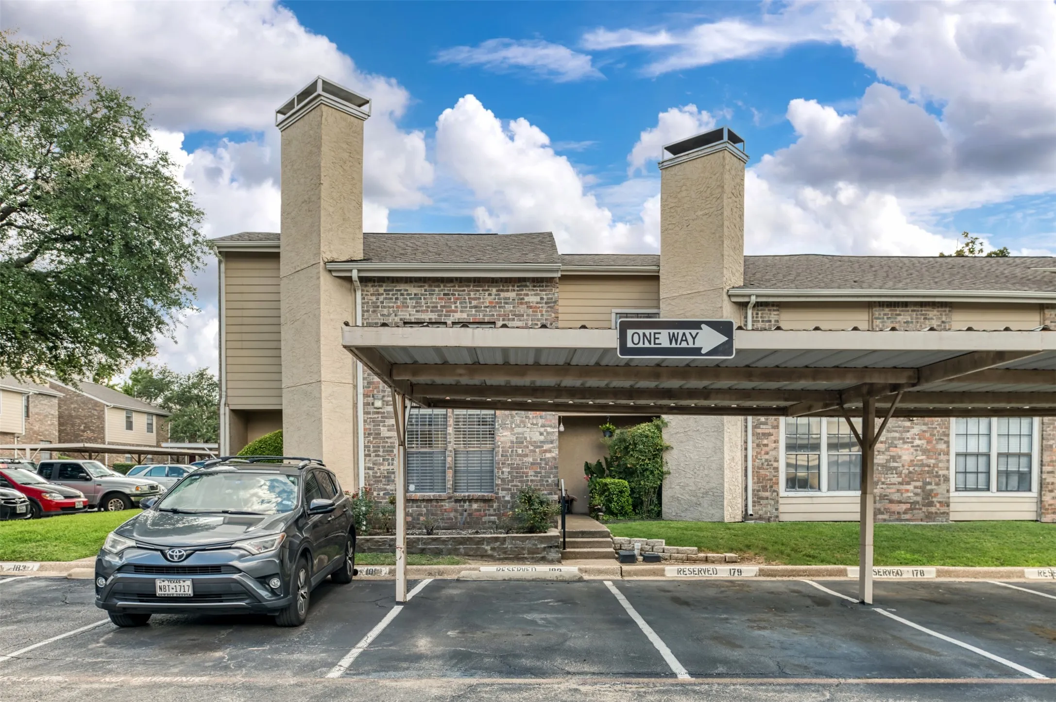 Condominium For Sale in Collin County , 4748 Old Bent Tree Lane 1601, Dallas, Texas 75287, 1 Bedroom, 2 Bathroom, Garage spaces, 889 Sqft, built in 1985, mls#21271212, Real Estate Agent in Dallas, Homes For Sale in Collin county, Homes For Sale in Dallas, Realtor in Dallas Texas, Real Estate Brokerage Independent Realty Texas, Luminita Cordes Realtor