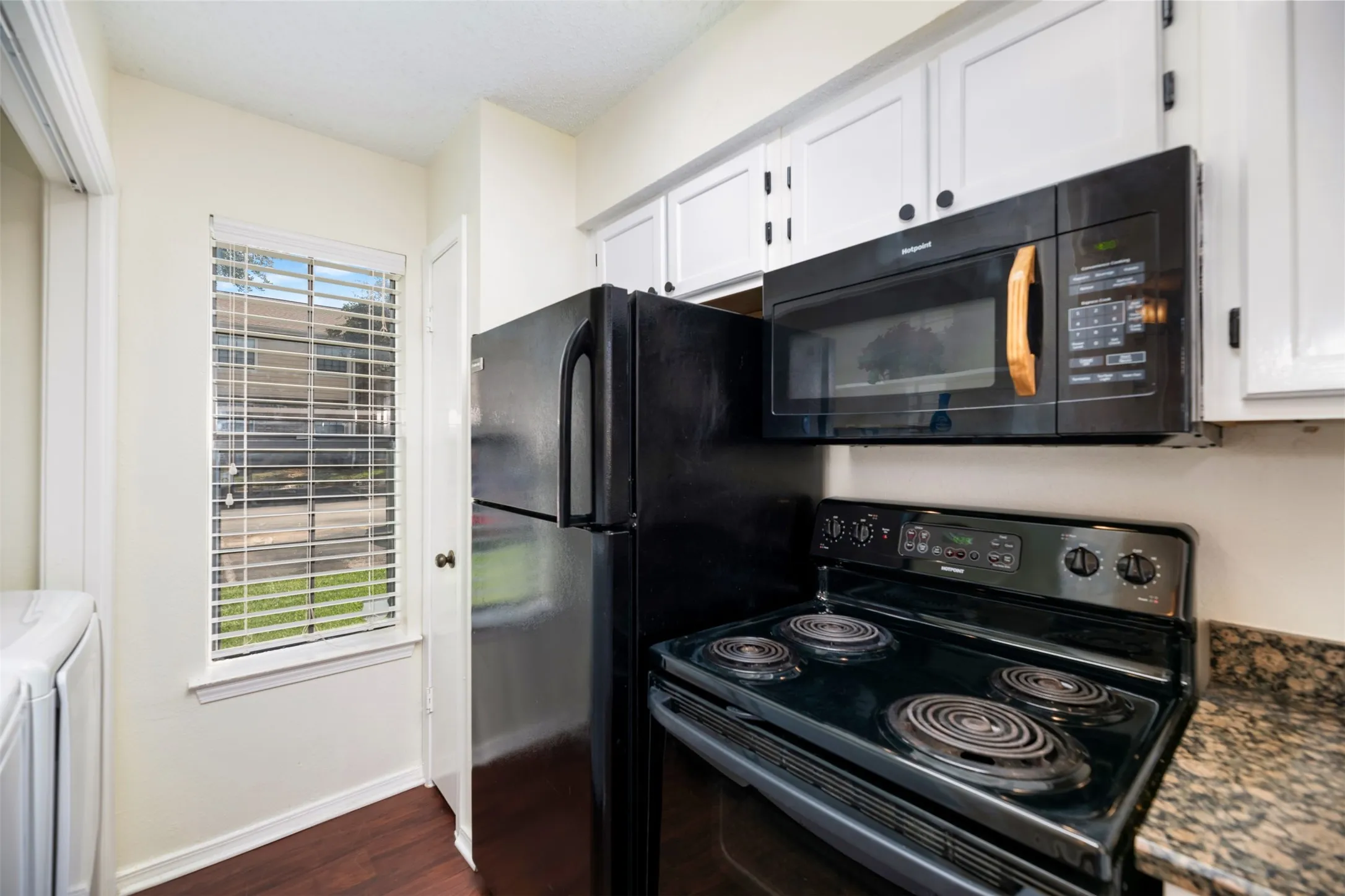 Condominium For Sale in Collin County , 4748 Old Bent Tree Lane 1601, Dallas, Texas 75287, 1 Bedroom, 2 Bathroom, Garage spaces, 889 Sqft, built in 1985, mls#21271212, Real Estate Agent in Dallas, Homes For Sale in Collin county, Homes For Sale in Dallas, Realtor in Dallas Texas, Real Estate Brokerage Independent Realty Texas, Luminita Cordes Realtor