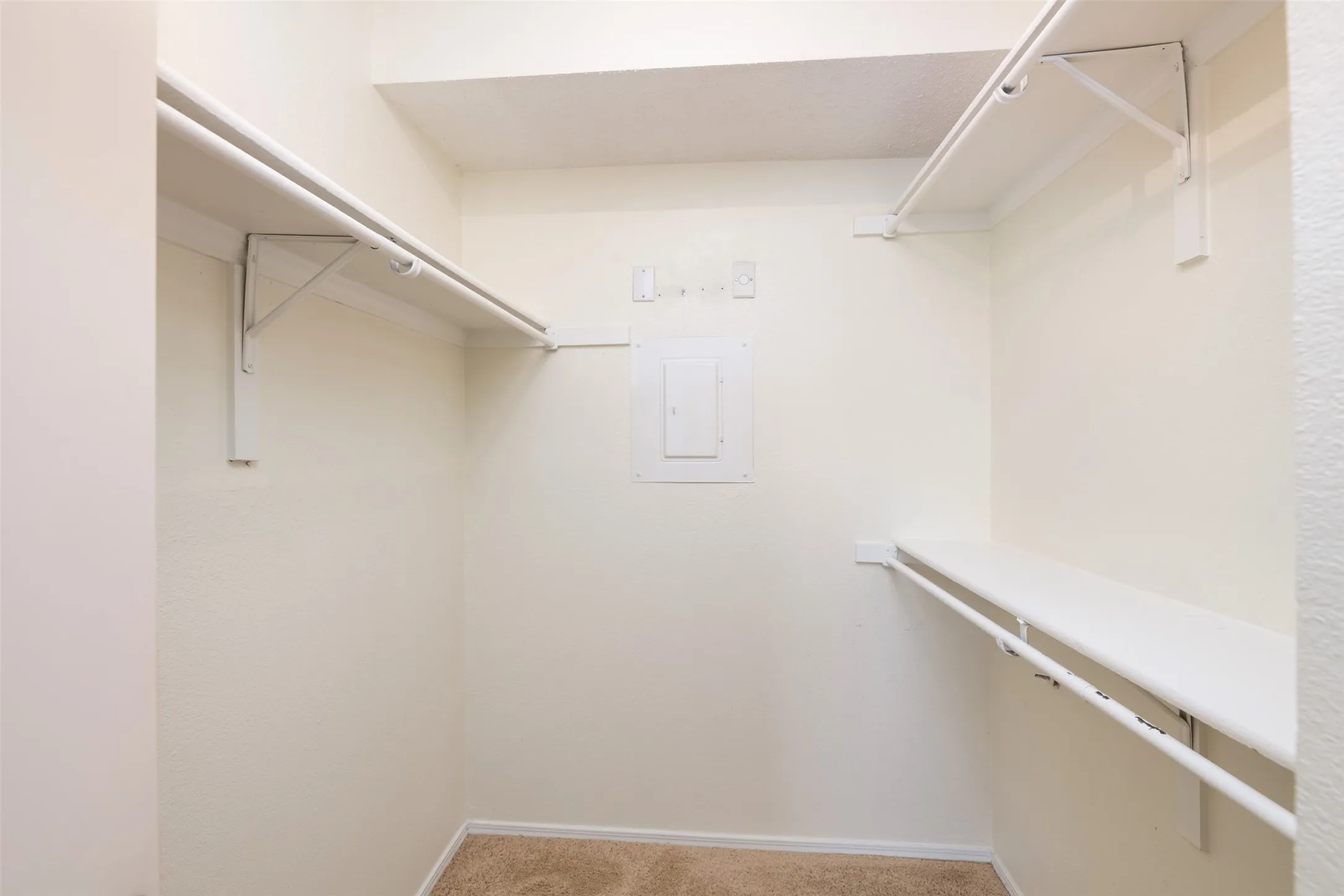 Condominium For Sale in Collin County , 4748 Old Bent Tree Lane 1601, Dallas, Texas 75287, 1 Bedroom, 2 Bathroom, Garage spaces, 889 Sqft, built in 1985, mls#21271212, Real Estate Agent in Dallas, Homes For Sale in Collin county, Homes For Sale in Dallas, Realtor in Dallas Texas, Real Estate Brokerage Independent Realty Texas, Luminita Cordes Realtor