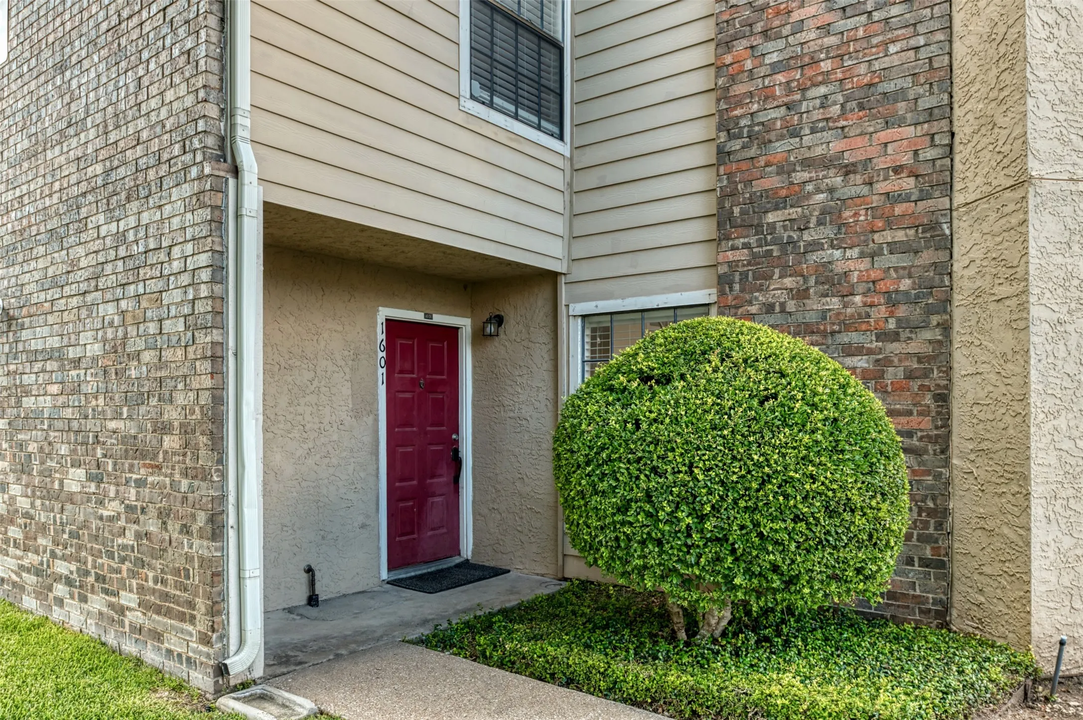 Condominium For Sale in Collin County , 4748 Old Bent Tree Lane 1601, Dallas, Texas 75287, 1 Bedroom, 2 Bathroom, Garage spaces, 889 Sqft, built in 1985, mls#21271212, Real Estate Agent in Dallas, Homes For Sale in Collin county, Homes For Sale in Dallas, Realtor in Dallas Texas, Real Estate Brokerage Independent Realty Texas, Luminita Cordes Realtor