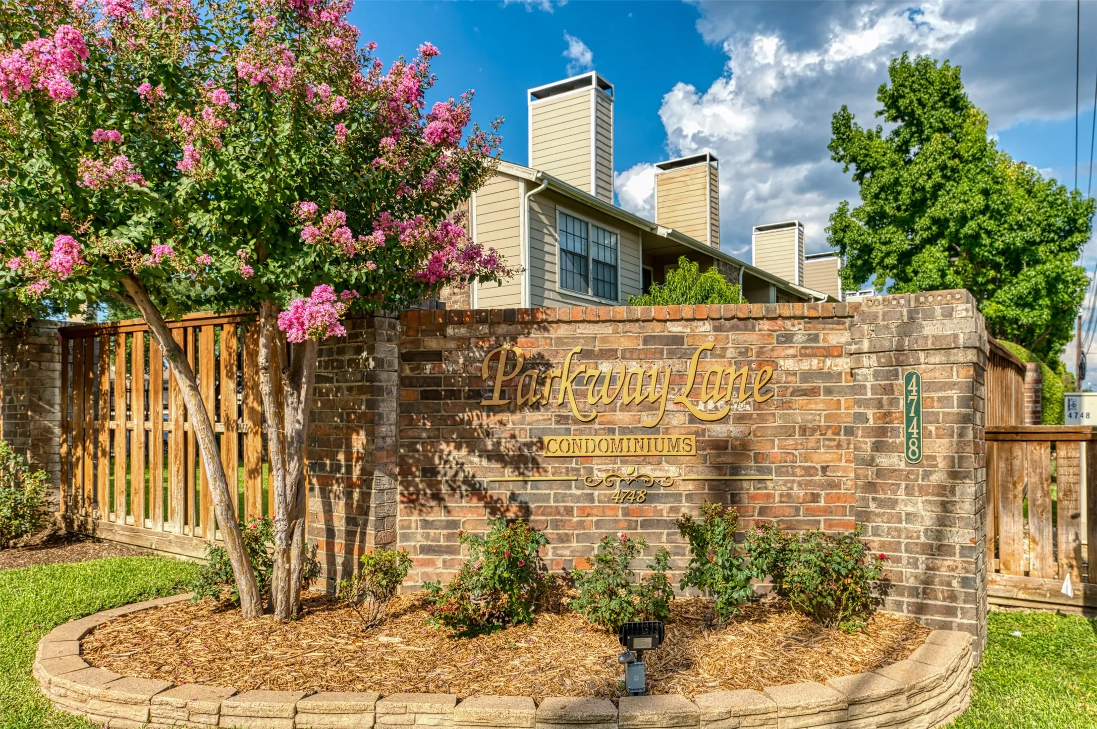 Condominium For Sale in Collin County , 4748 Old Bent Tree Lane 1601, Dallas, Texas 75287, 1 Bedroom, 2 Bathroom, Garage spaces, 889 Sqft, built in 1985, mls#21271212, Real Estate Agent in Dallas, Homes For Sale in Collin county, Homes For Sale in Dallas, Realtor in Dallas Texas, Real Estate Brokerage Independent Realty Texas, Luminita Cordes Realtor