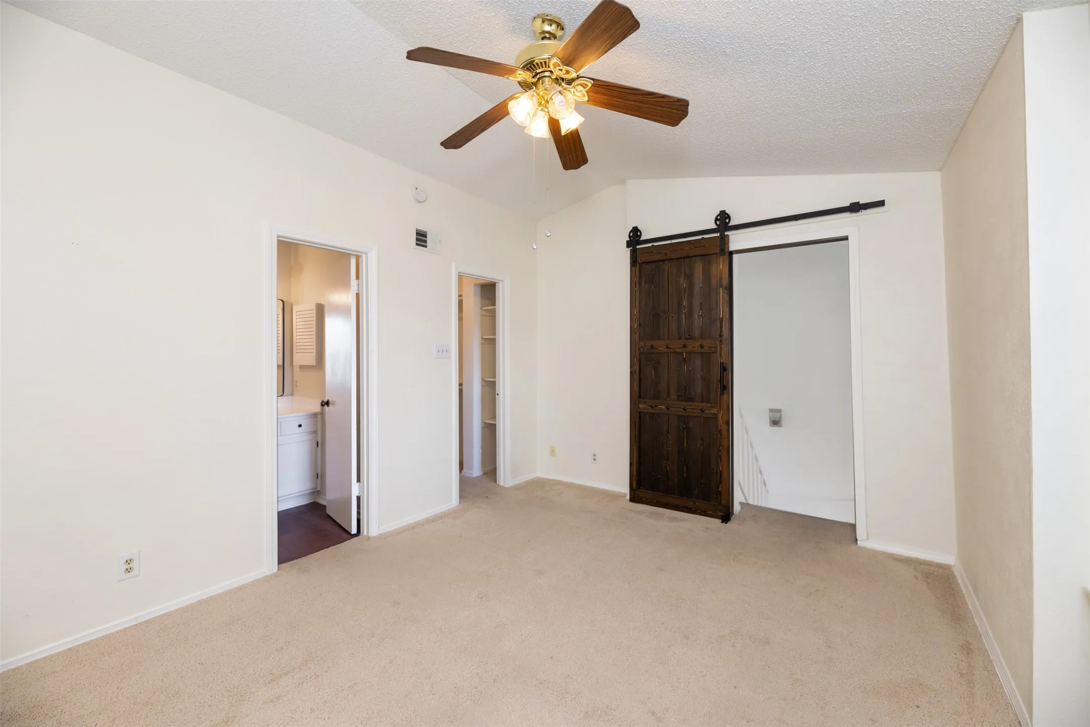 Condominium For Sale in Collin County , 4748 Old Bent Tree Lane 1601, Dallas, Texas 75287, 1 Bedroom, 2 Bathroom, Garage spaces, 889 Sqft, built in 1985, mls#21271212, Real Estate Agent in Dallas, Homes For Sale in Collin county, Homes For Sale in Dallas, Realtor in Dallas Texas, Real Estate Brokerage Independent Realty Texas, Luminita Cordes Realtor