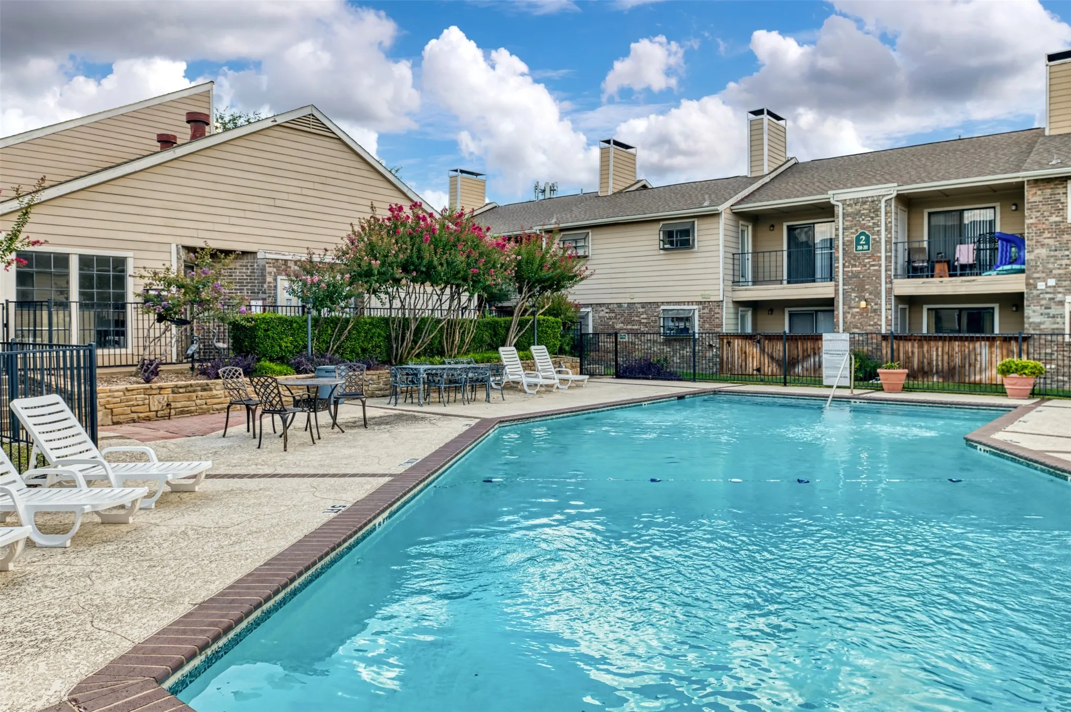 Condominium For Sale in Collin County , 4748 Old Bent Tree Lane 1601, Dallas, Texas 75287, 1 Bedroom, 2 Bathroom, Garage spaces, 889 Sqft, built in 1985, mls#21271212, Real Estate Agent in Dallas, Homes For Sale in Collin county, Homes For Sale in Dallas, Realtor in Dallas Texas, Real Estate Brokerage Independent Realty Texas, Luminita Cordes Realtor