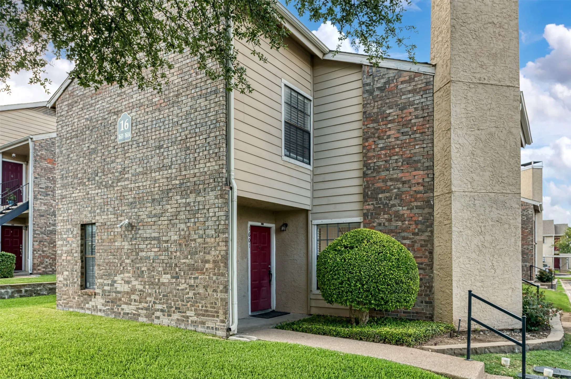 Condominium For Sale in Collin County , 4748 Old Bent Tree Lane 1601, Dallas, Texas 75287, 1 Bedroom, 2 Bathroom, Garage spaces, 889 Sqft, built in 1985, mls#21271212, Real Estate Agent in Dallas, Homes For Sale in Collin county, Homes For Sale in Dallas, Realtor in Dallas Texas, Real Estate Brokerage Independent Realty Texas, Luminita Cordes Realtor