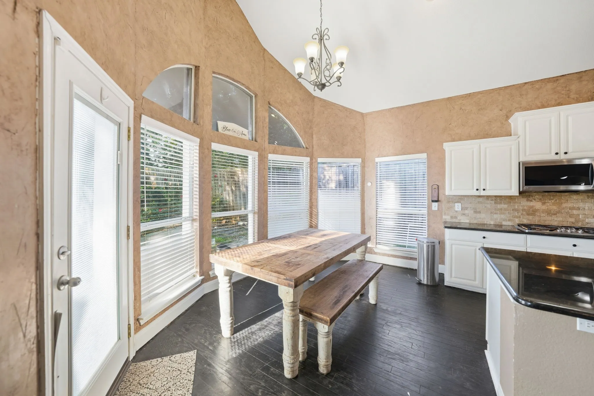 Single Family Residence For Sale in Dallas County , 1905 Lakeway Drive, Rowlett, Texas 75088, 4 Bedroom, 3 Bathroom, 2 Garage spaces, 3,473 Sqft, built in 1997, mls#21269890, Real Estate Agent in Rowlett, Homes For Sale in Dallas county, Homes For Sale in Rowlett, Realtor in Rowlett Texas, Real Estate Brokerage Independent Realty Texas, Luminita Cordes Realtor