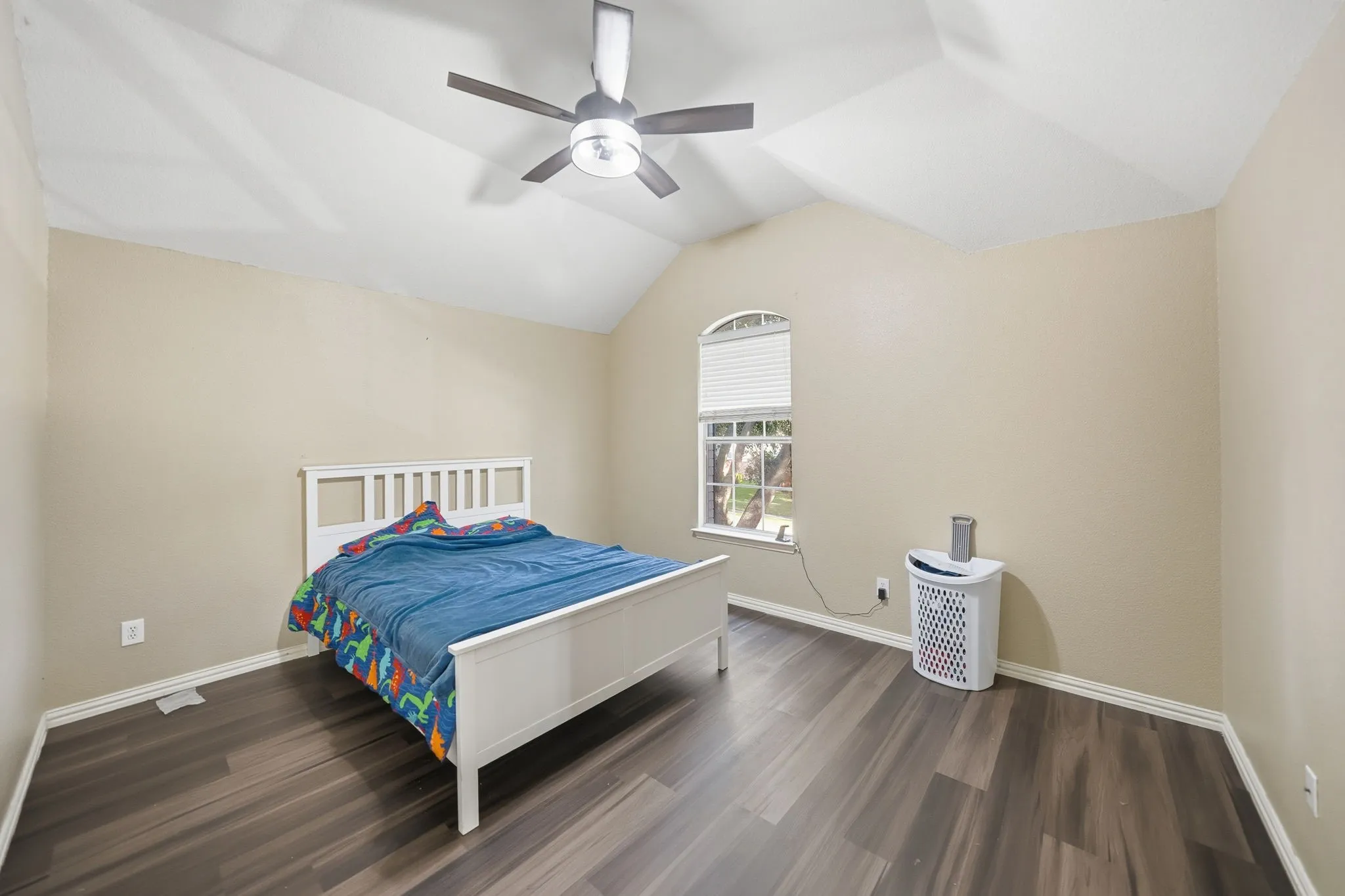 Single Family Residence For Sale in Dallas County , 1905 Lakeway Drive, Rowlett, Texas 75088, 4 Bedroom, 3 Bathroom, 2 Garage spaces, 3,473 Sqft, built in 1997, mls#21269890, Real Estate Agent in Rowlett, Homes For Sale in Dallas county, Homes For Sale in Rowlett, Realtor in Rowlett Texas, Real Estate Brokerage Independent Realty Texas, Luminita Cordes Realtor