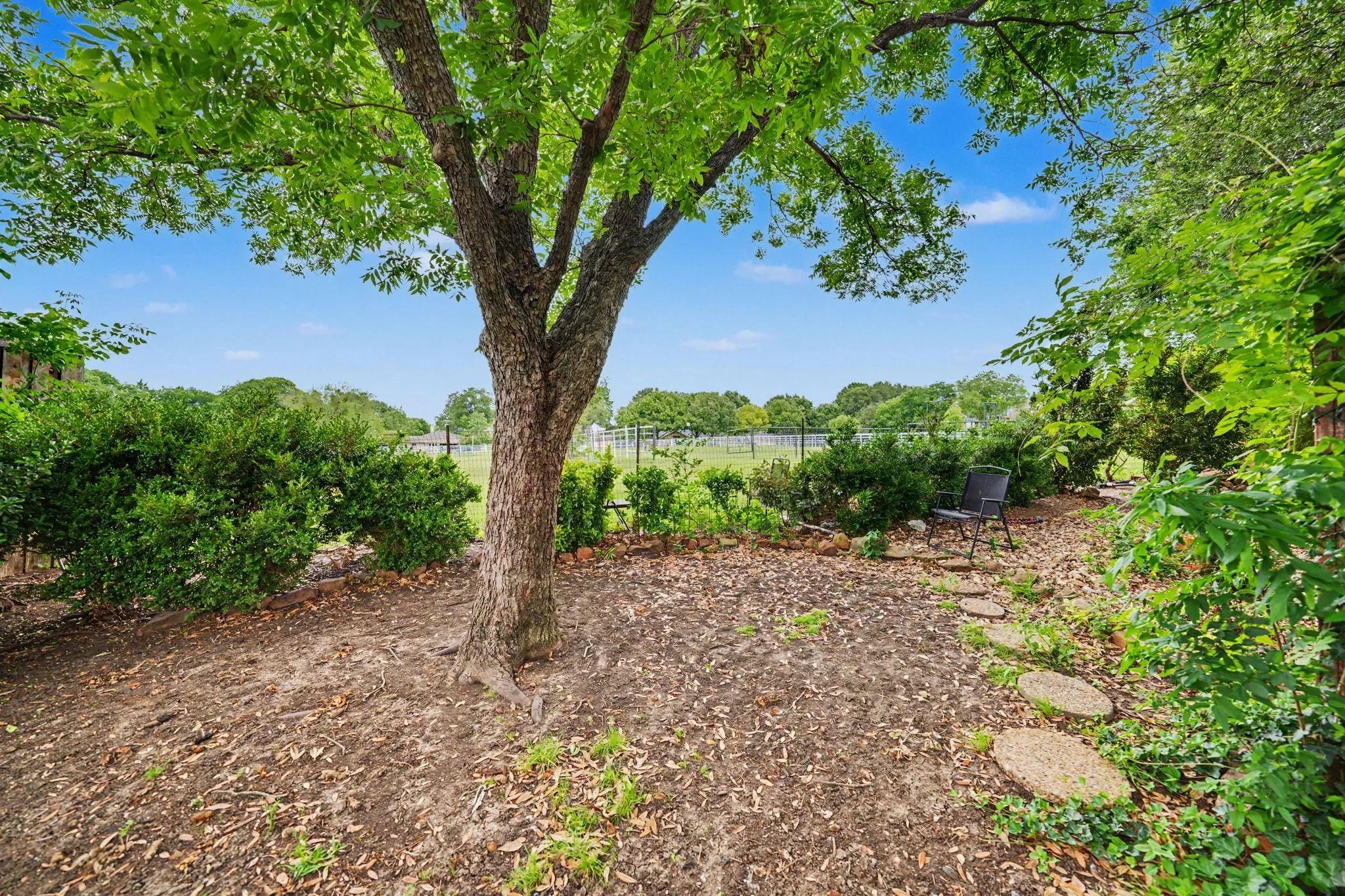 Single Family Residence For Sale in Dallas County , 1905 Lakeway Drive, Rowlett, Texas 75088, 4 Bedroom, 3 Bathroom, 2 Garage spaces, 3,473 Sqft, built in 1997, mls#21269890, Real Estate Agent in Rowlett, Homes For Sale in Dallas county, Homes For Sale in Rowlett, Realtor in Rowlett Texas, Real Estate Brokerage Independent Realty Texas, Luminita Cordes Realtor