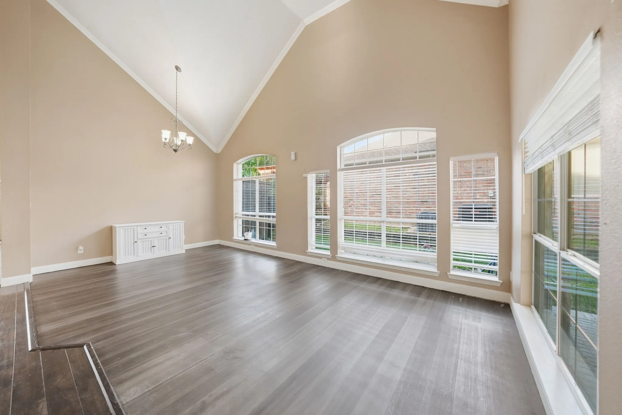 Single Family Residence For Sale in Dallas County , 1905 Lakeway Drive, Rowlett, Texas 75088, 4 Bedroom, 3 Bathroom, 2 Garage spaces, 3,473 Sqft, built in 1997, mls#21269890, Real Estate Agent in Rowlett, Homes For Sale in Dallas county, Homes For Sale in Rowlett, Realtor in Rowlett Texas, Real Estate Brokerage Independent Realty Texas, Luminita Cordes Realtor
