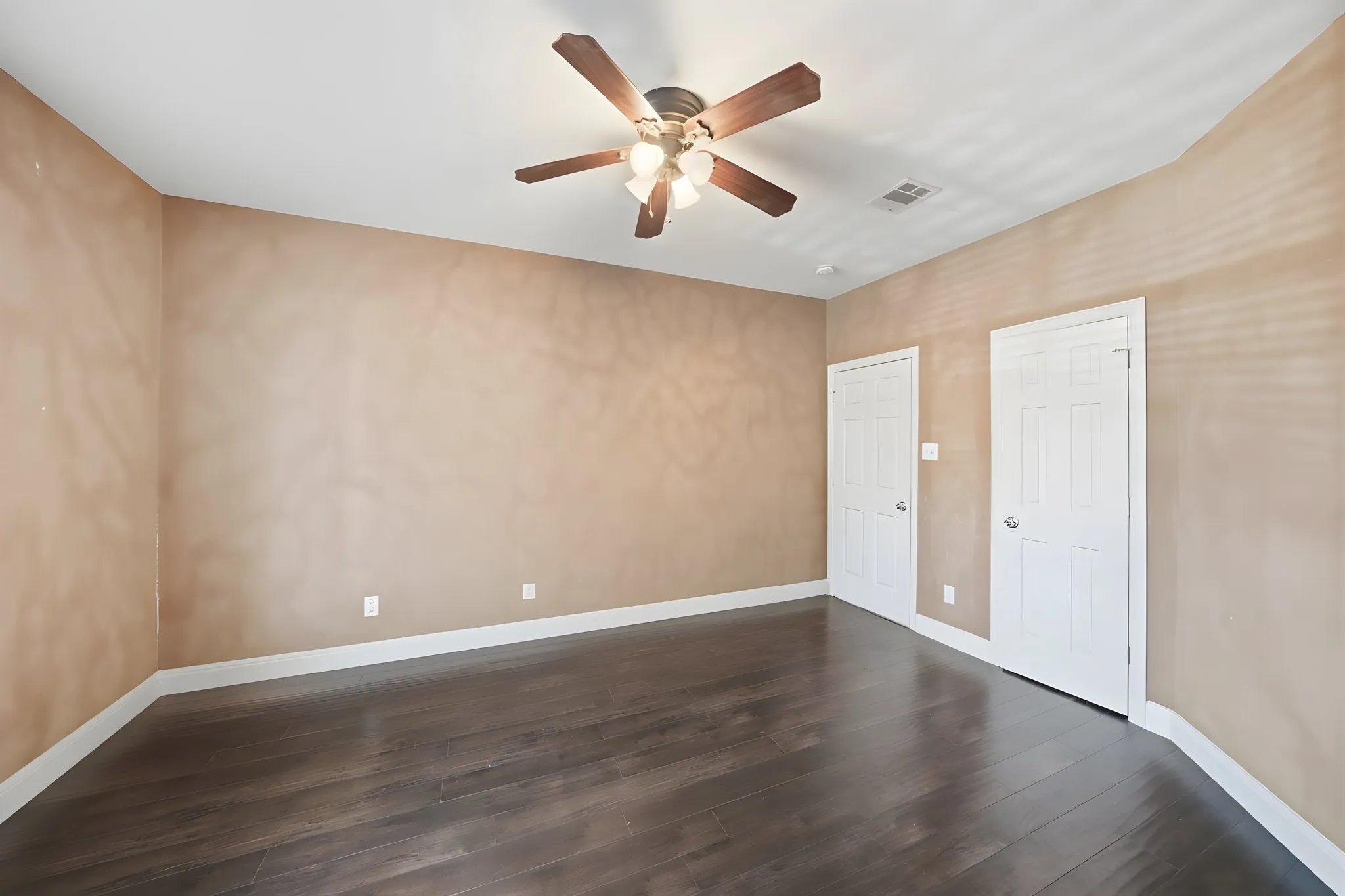 Single Family Residence For Sale in Dallas County , 1905 Lakeway Drive, Rowlett, Texas 75088, 4 Bedroom, 3 Bathroom, 2 Garage spaces, 3,473 Sqft, built in 1997, mls#21269890, Real Estate Agent in Rowlett, Homes For Sale in Dallas county, Homes For Sale in Rowlett, Realtor in Rowlett Texas, Real Estate Brokerage Independent Realty Texas, Luminita Cordes Realtor